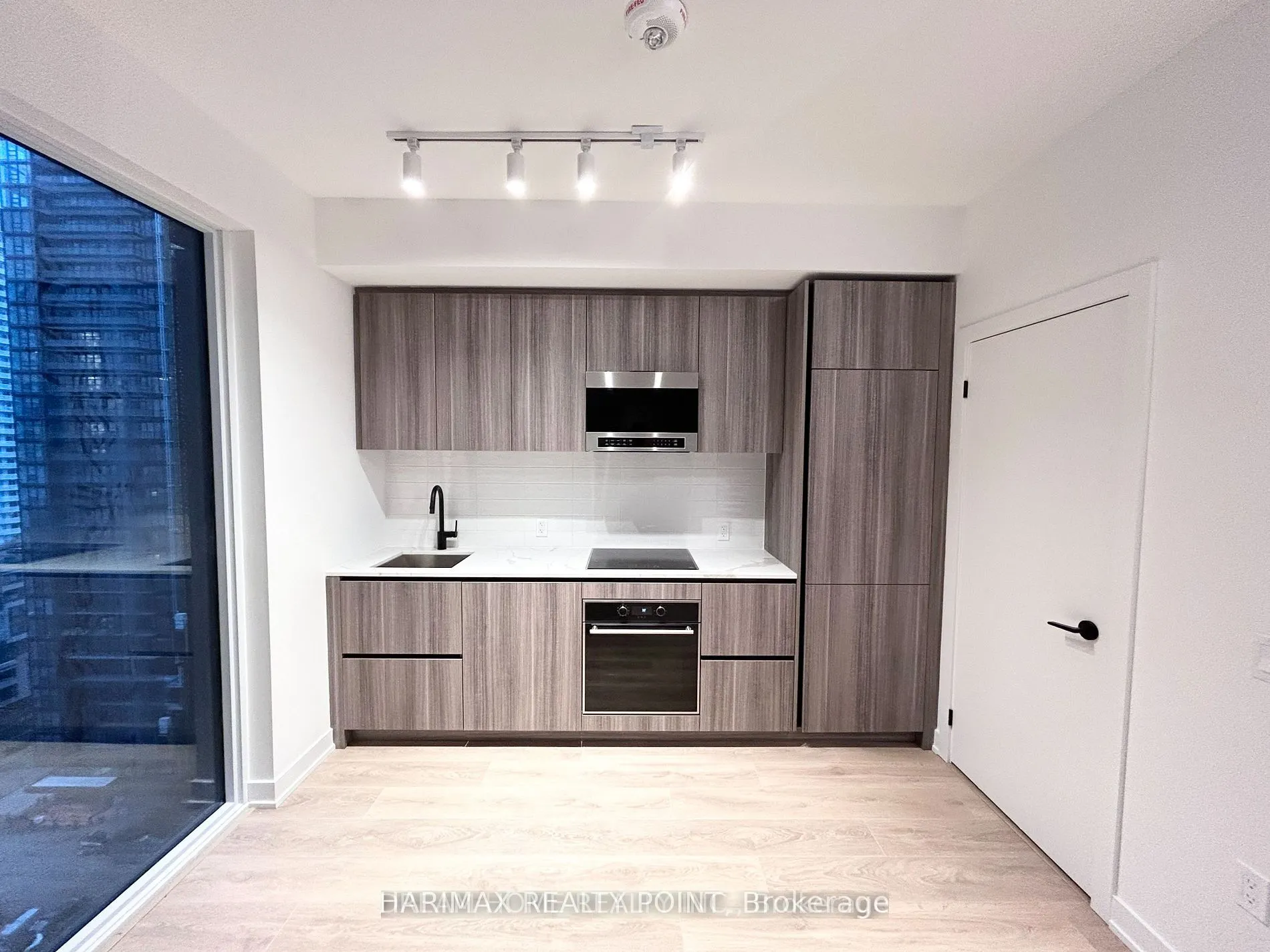 117 Broadway Avenue, #1503