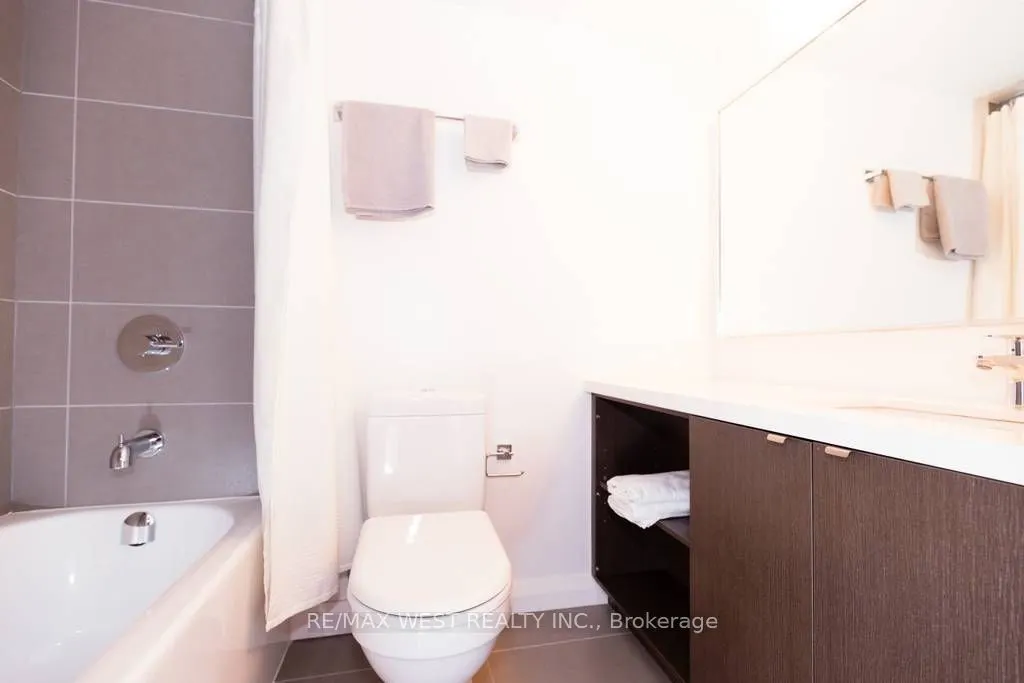 155 Yorkville Avenue, #1516