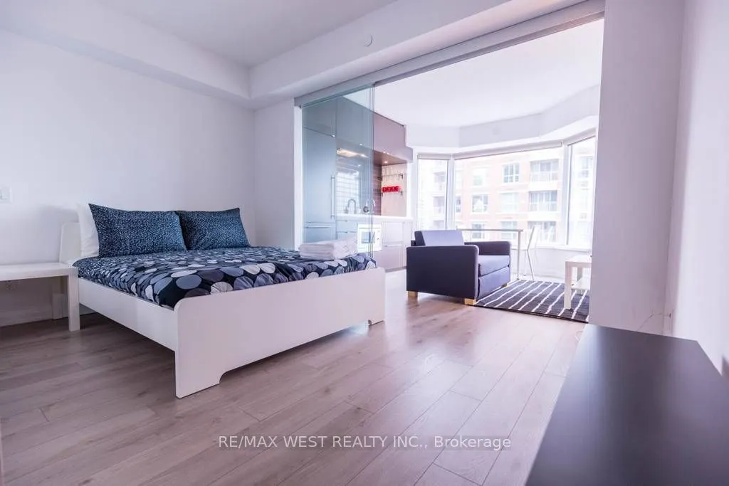155 Yorkville Avenue, #1516