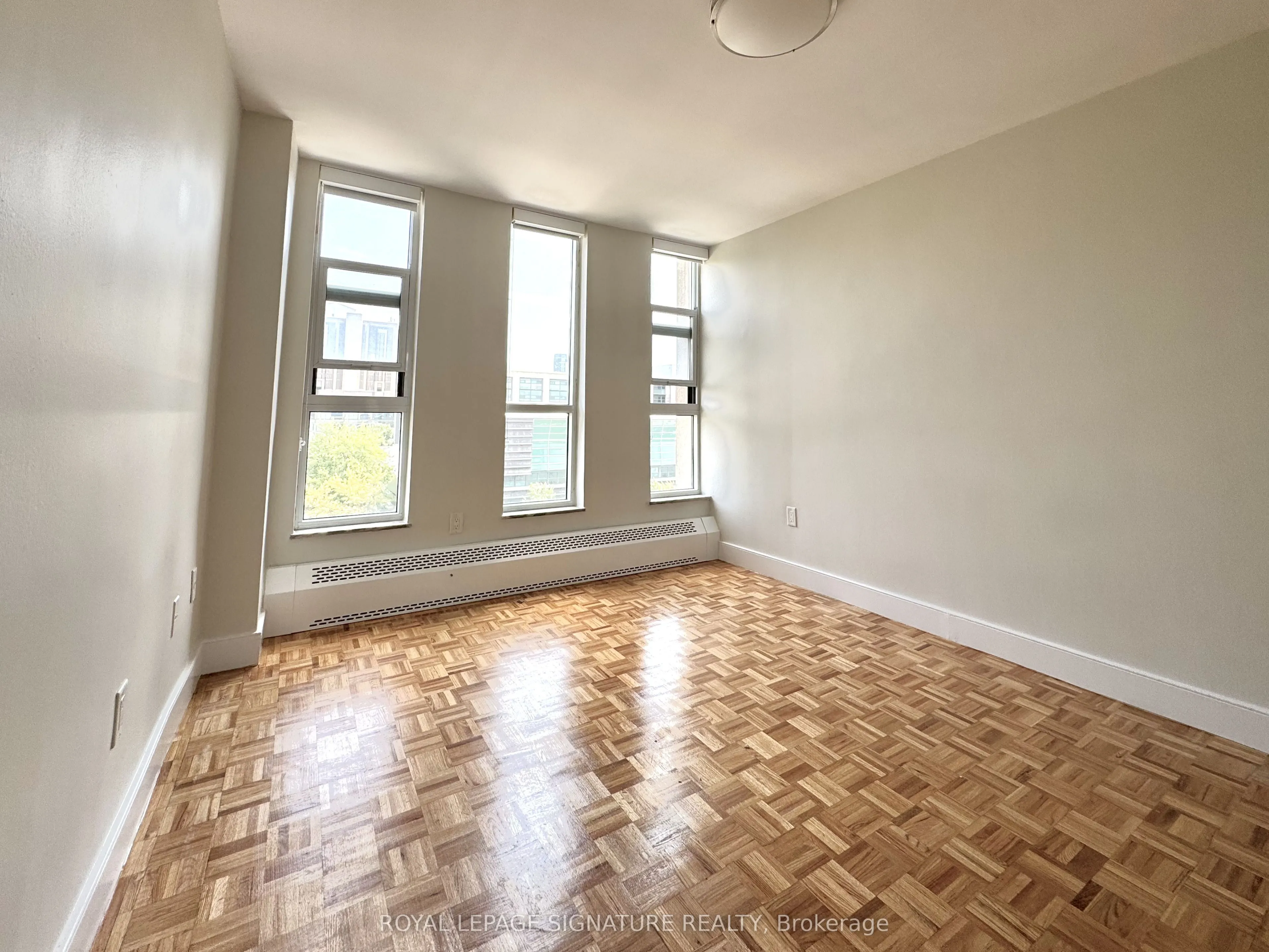 666 Spadina Avenue, #810