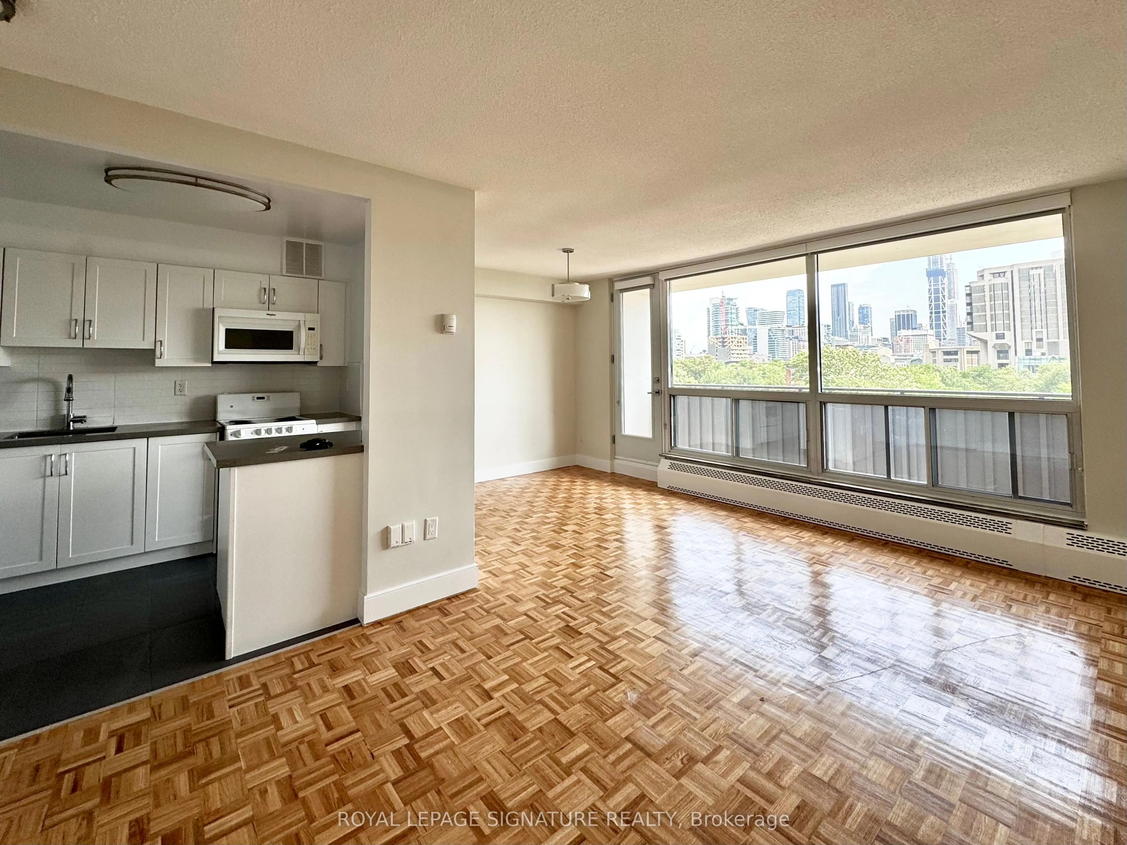 666 Spadina Avenue, #810