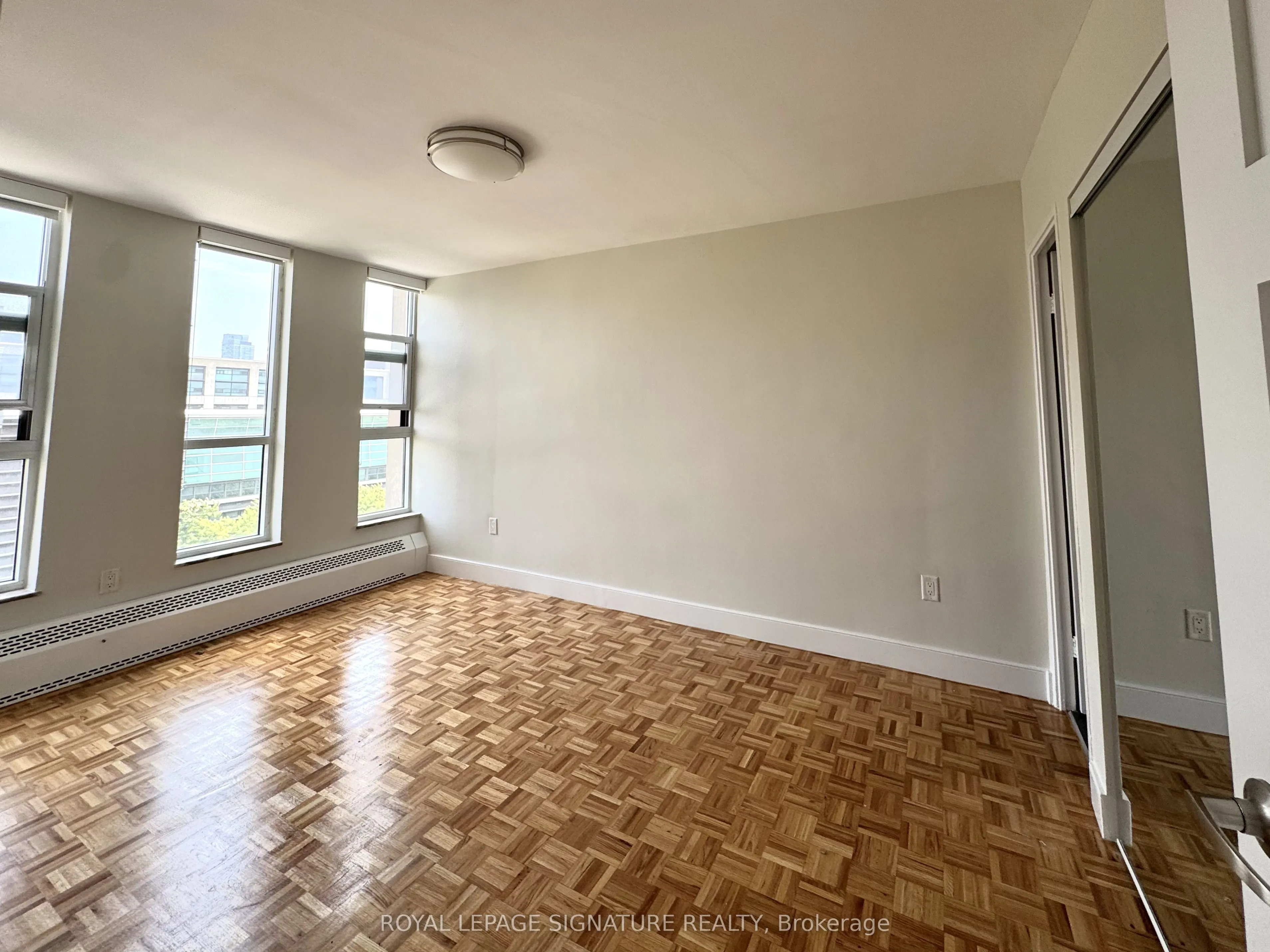666 Spadina Avenue, #810