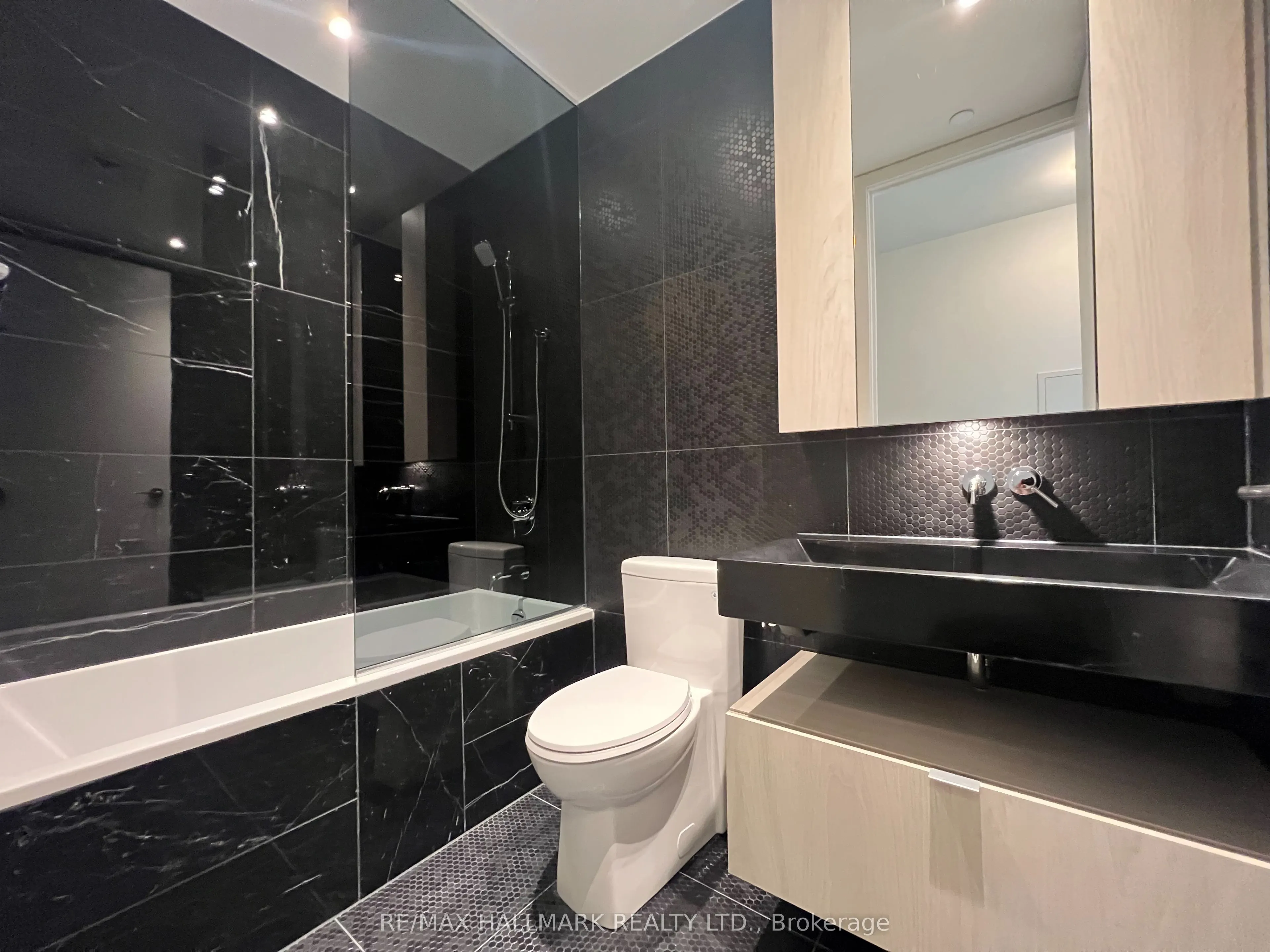 11 Yorkville Avenue, #4709