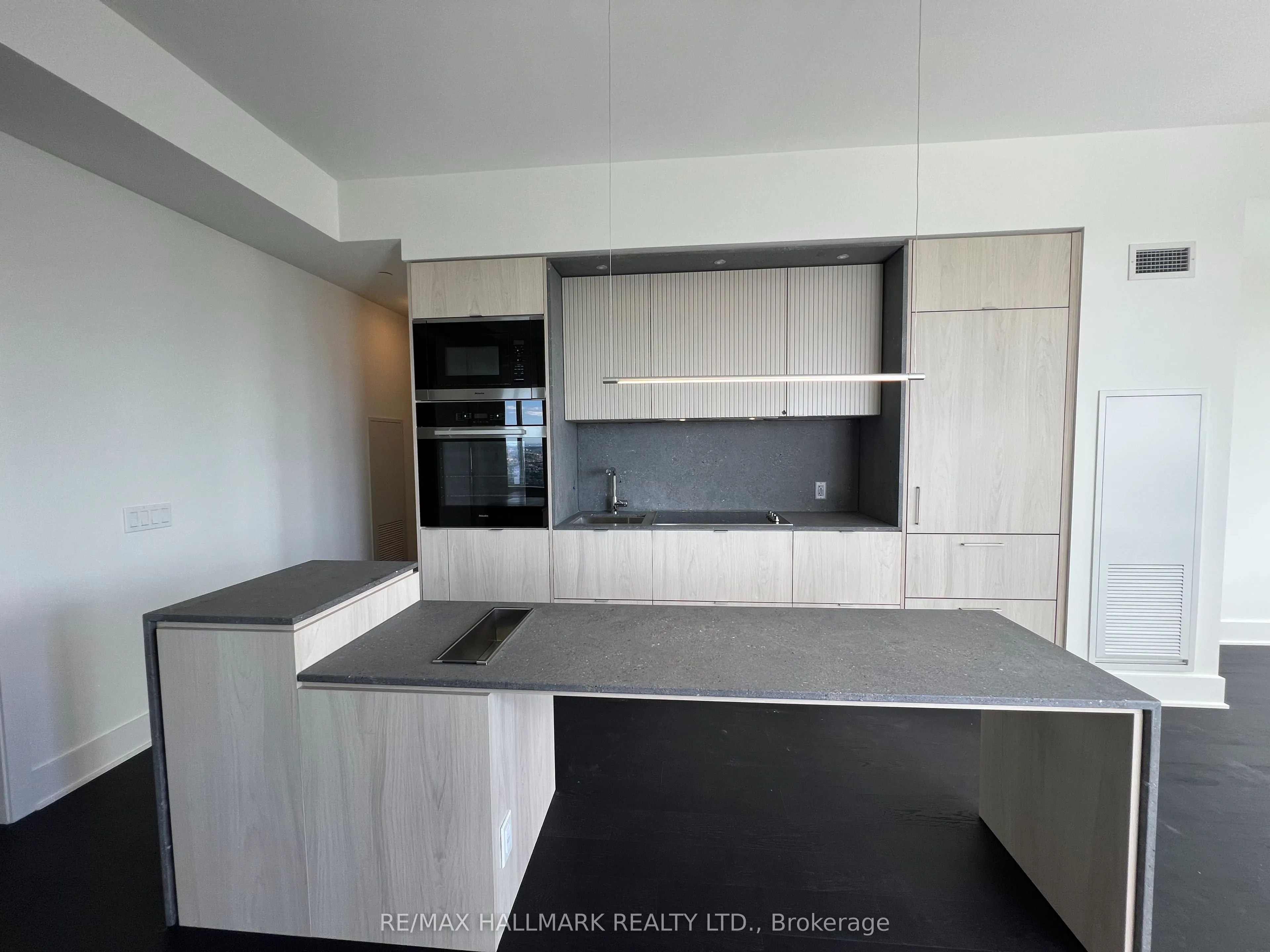 11 Yorkville Avenue, #4709