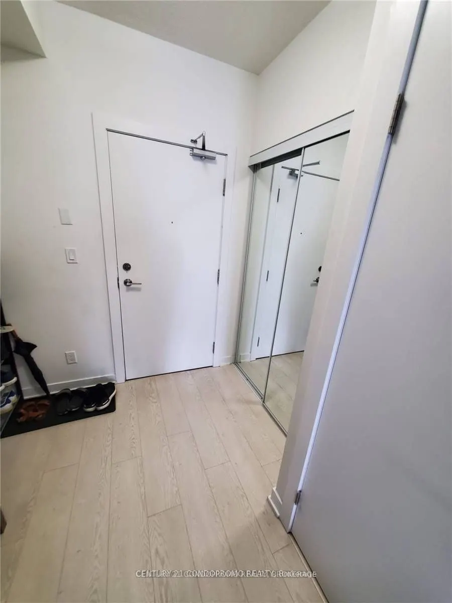20 Bruyeres Mews, #2201