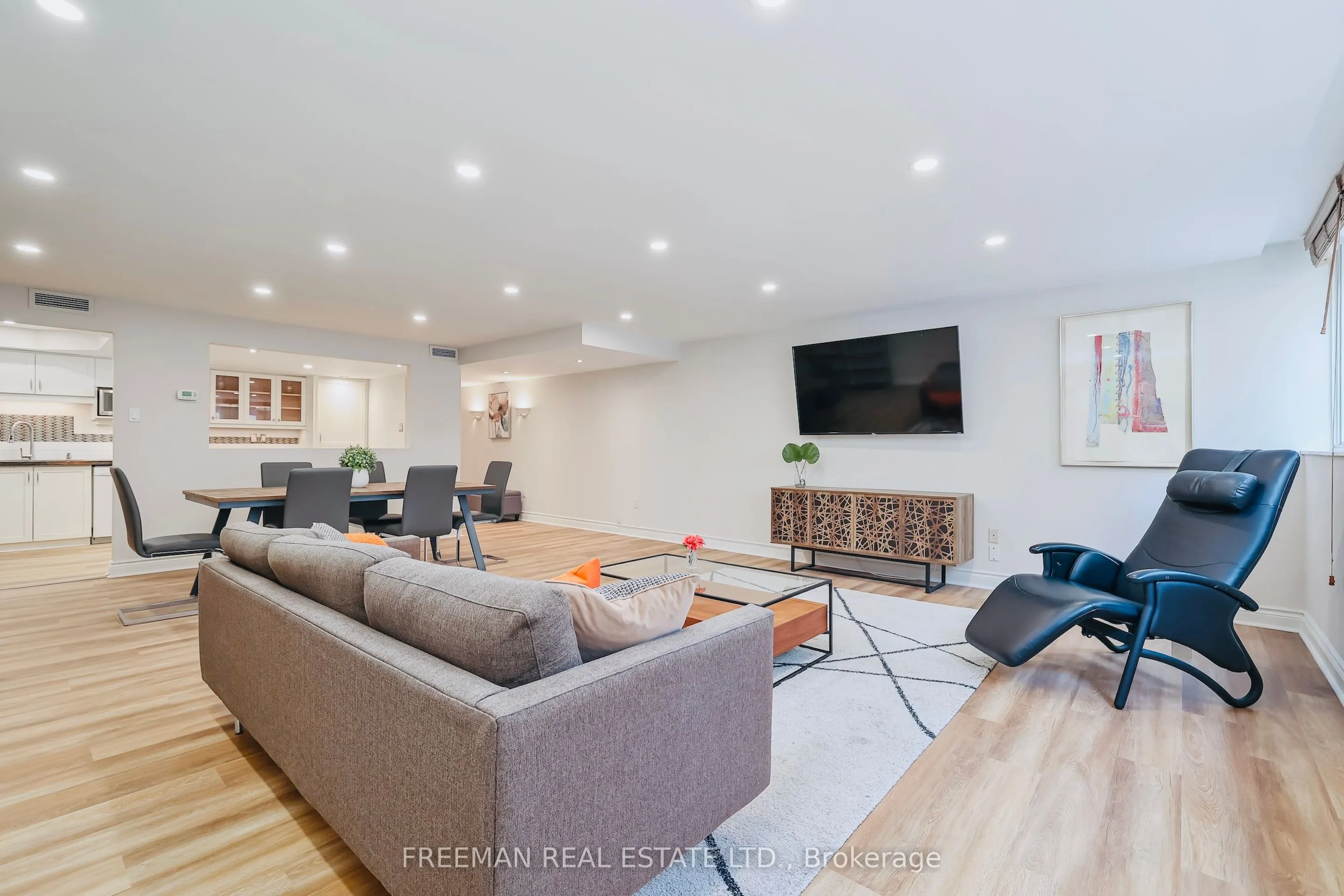 360 Bloor Street E, #204