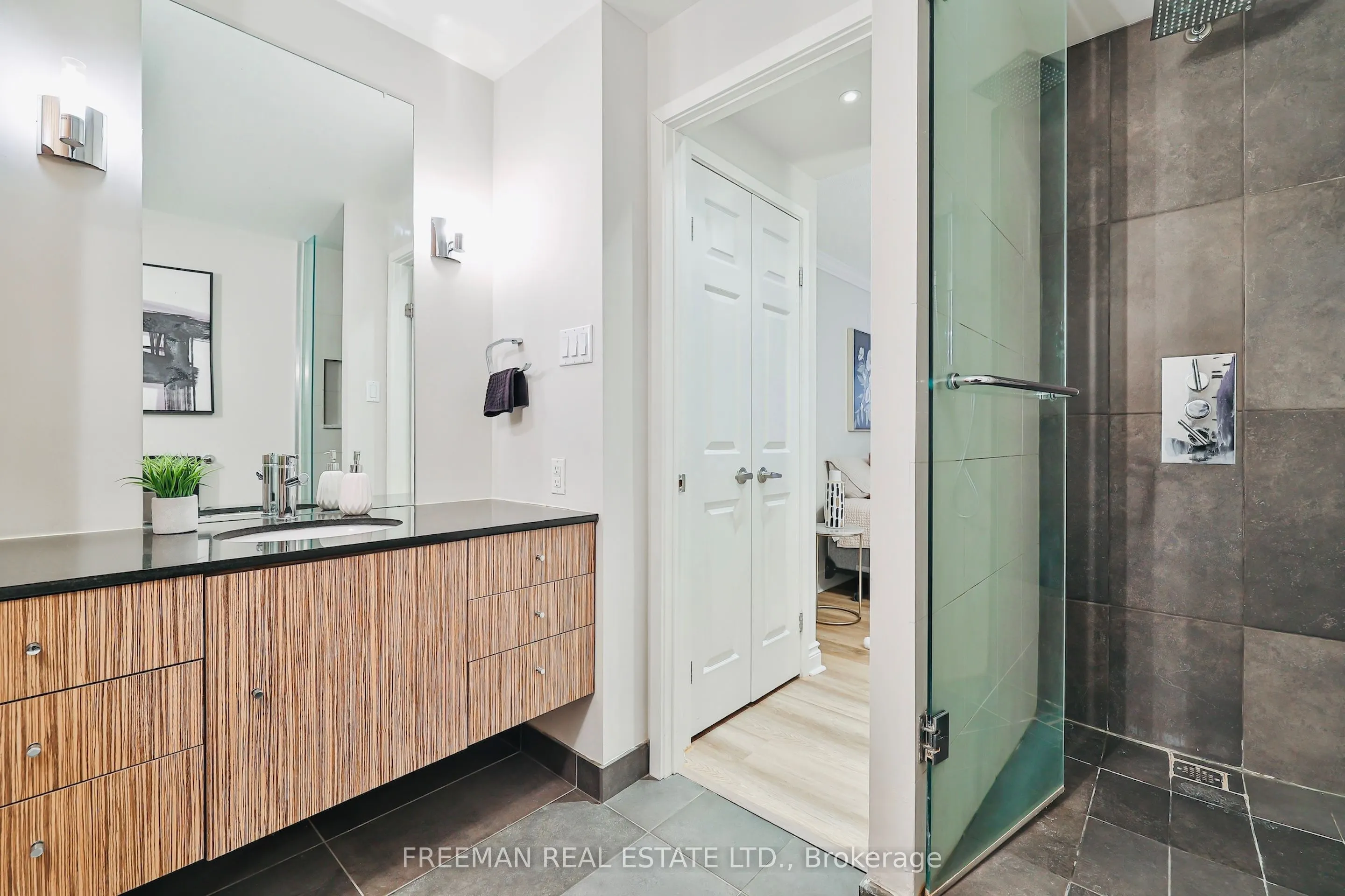 360 Bloor Street E, #204
