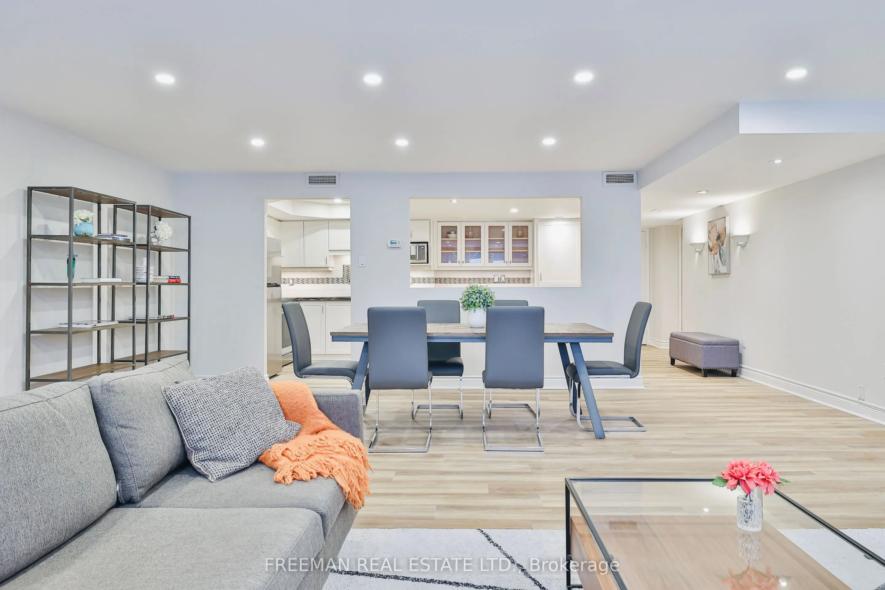 360 Bloor Street E, #204