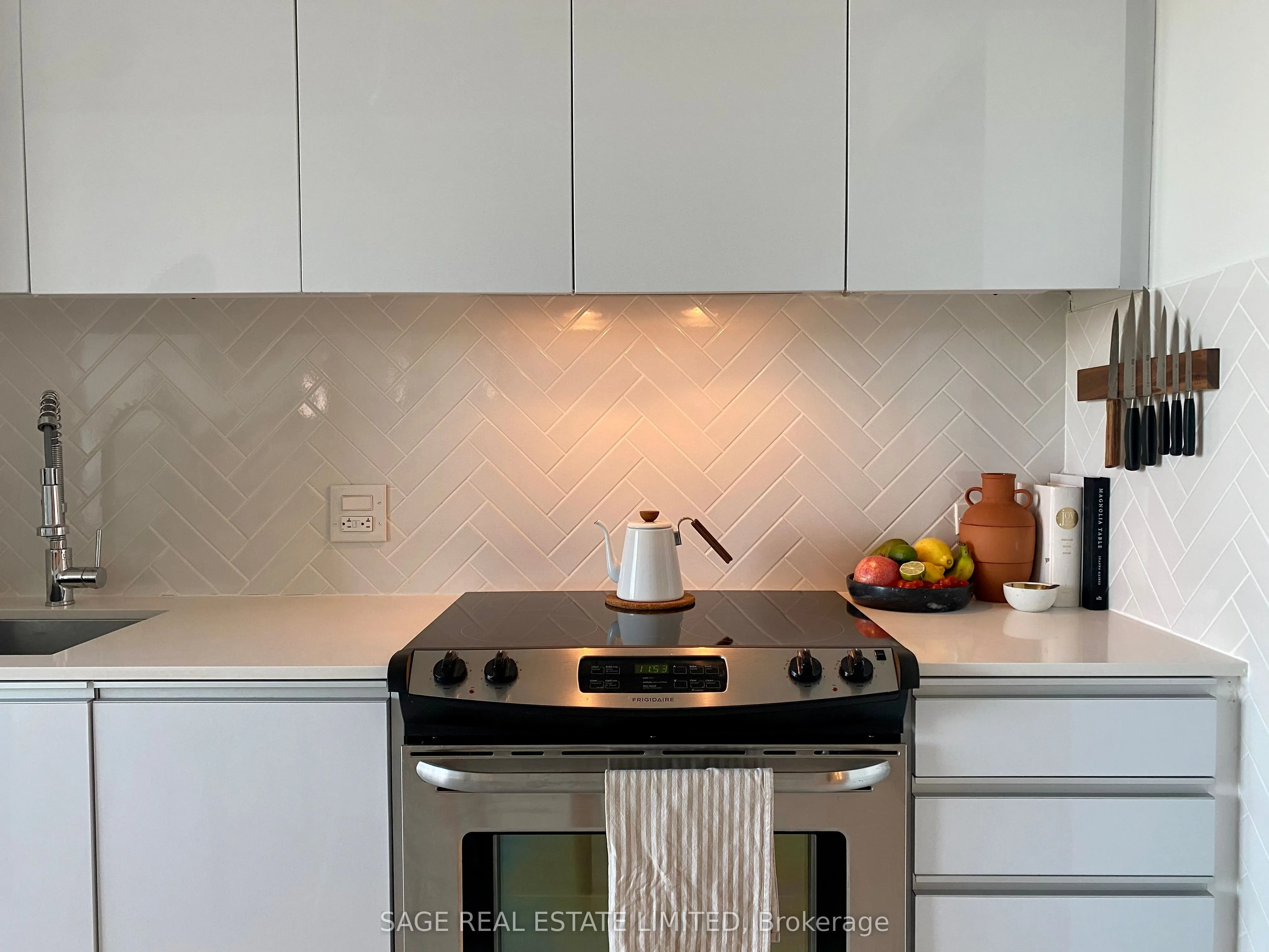 8 Gladstone Avenue, #305