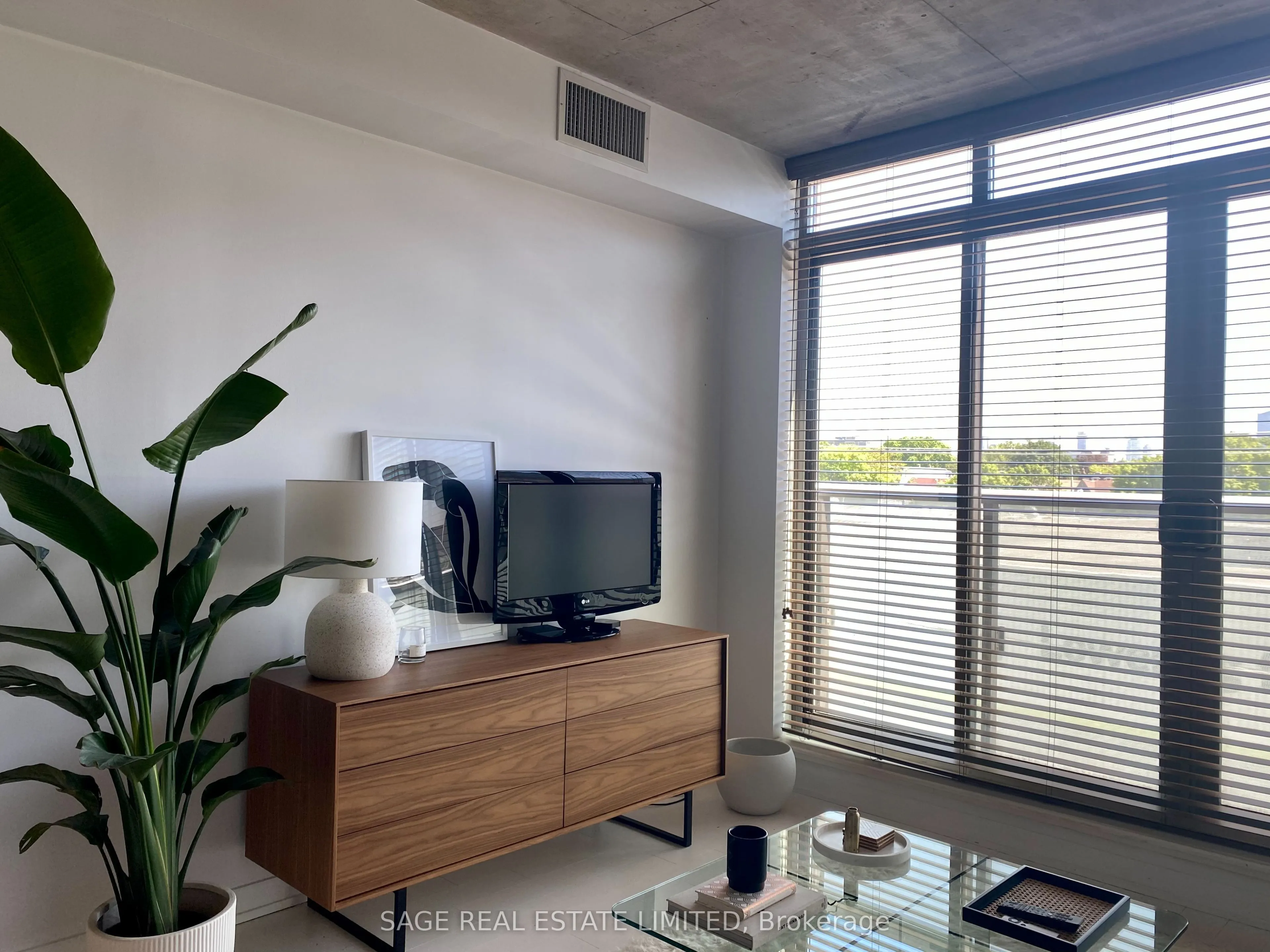 8 Gladstone Avenue, #305