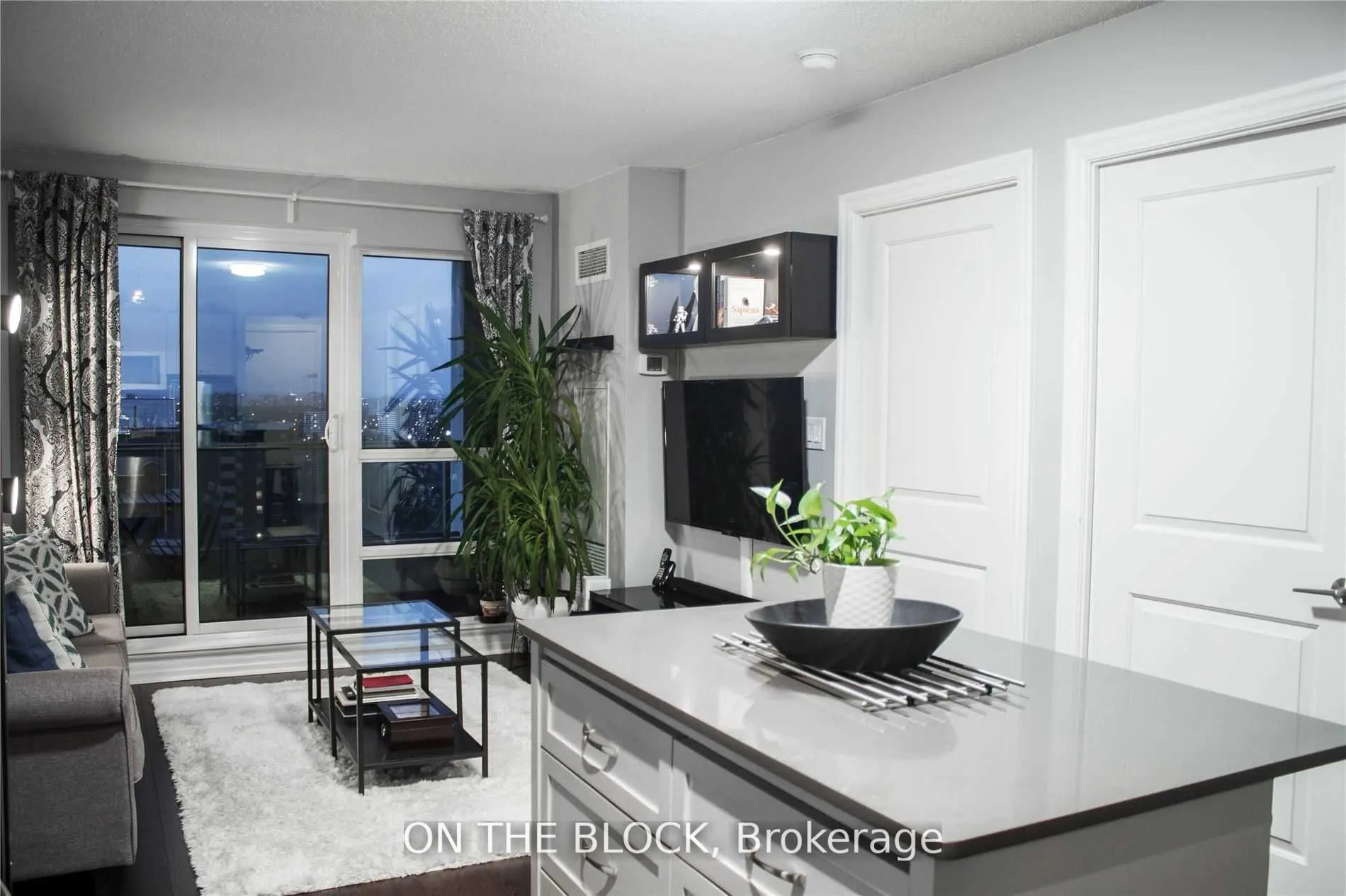 2015 Sheppard Avenue E, #2306