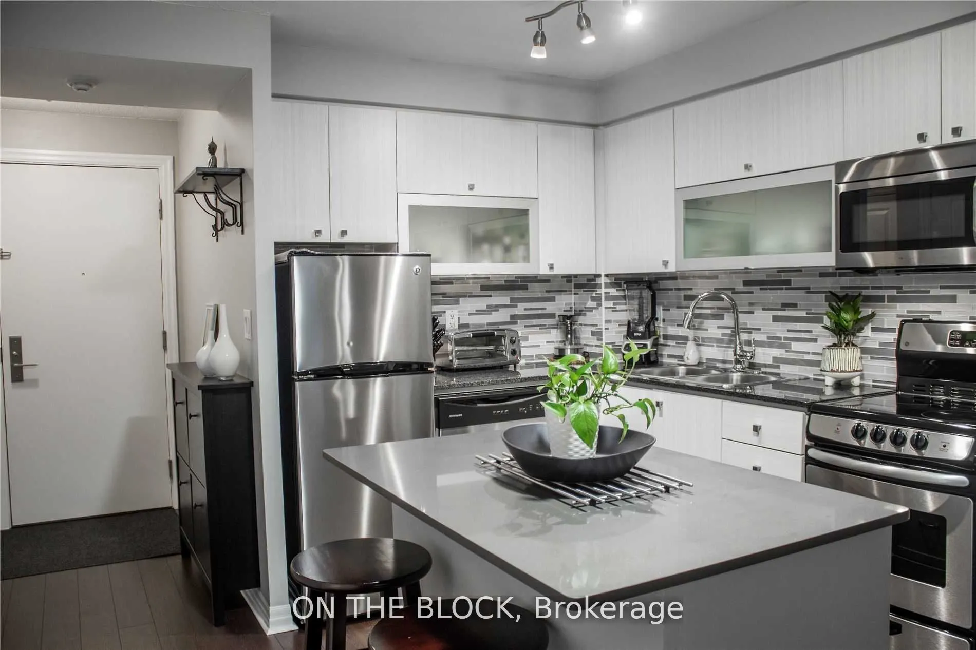 2015 Sheppard Avenue E, #2306