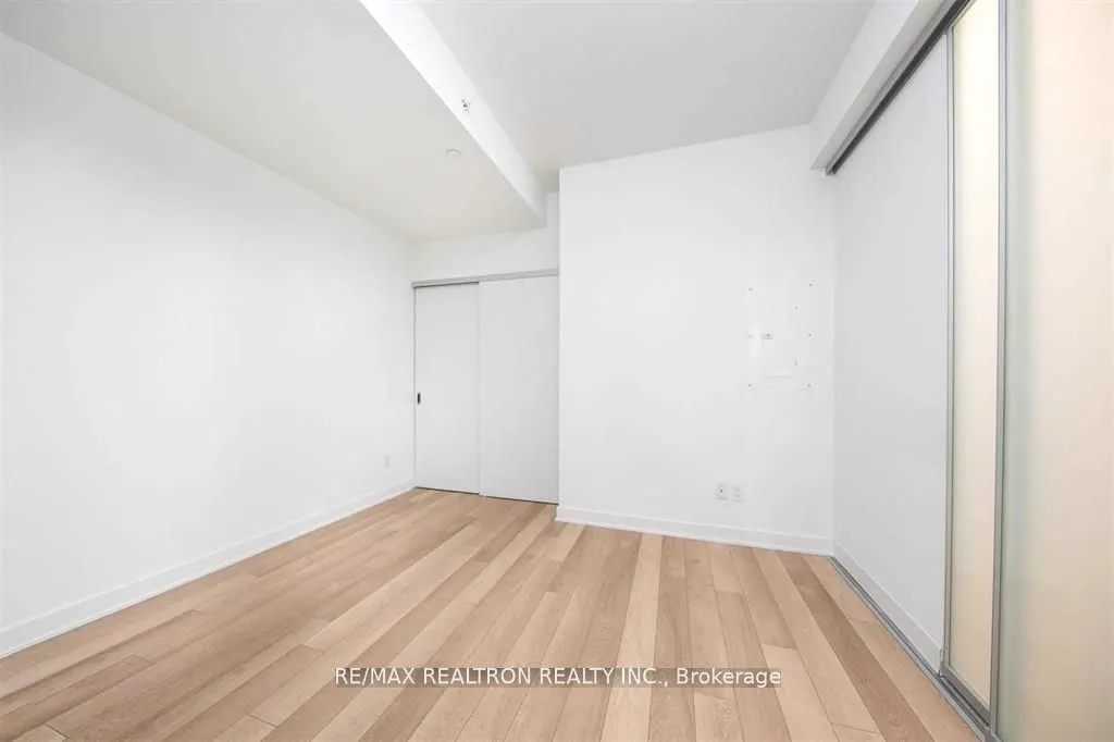 210 Simcoe Street, #903