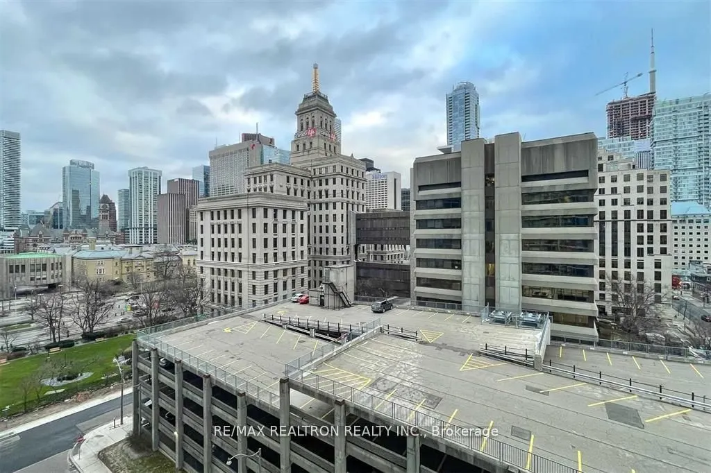 210 Simcoe Street, #903