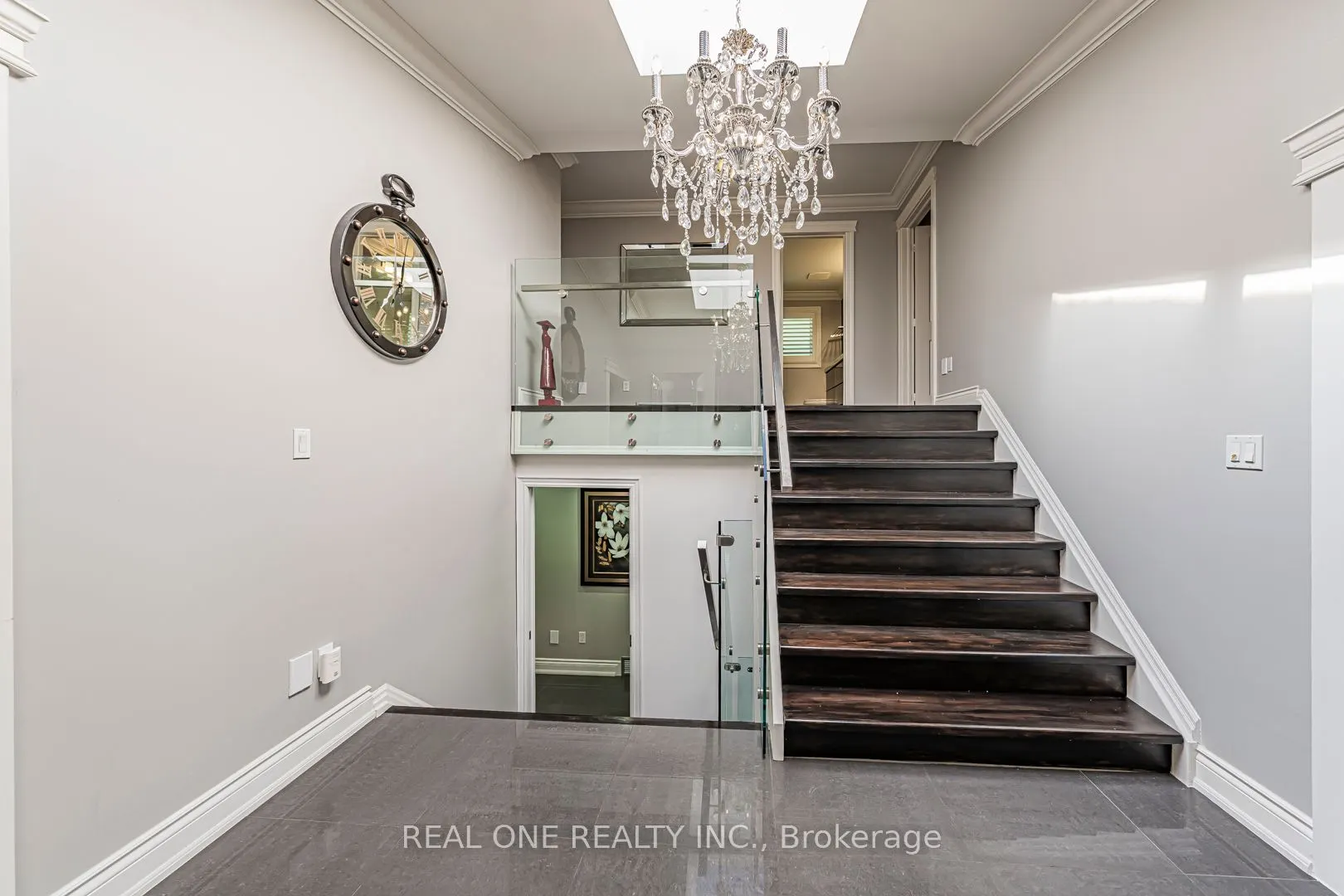 1 Manorpark Court S