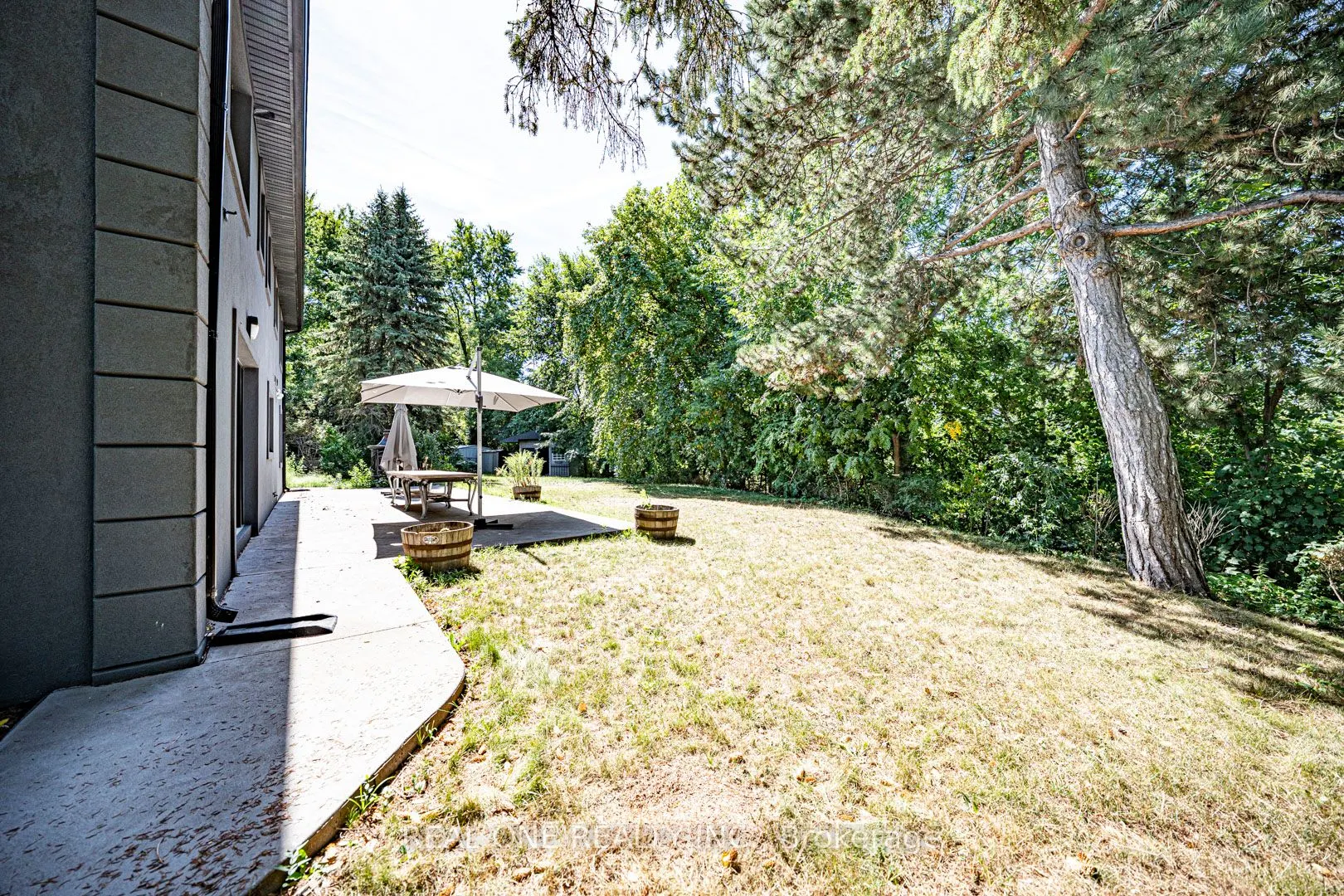 1 Manorpark Court S