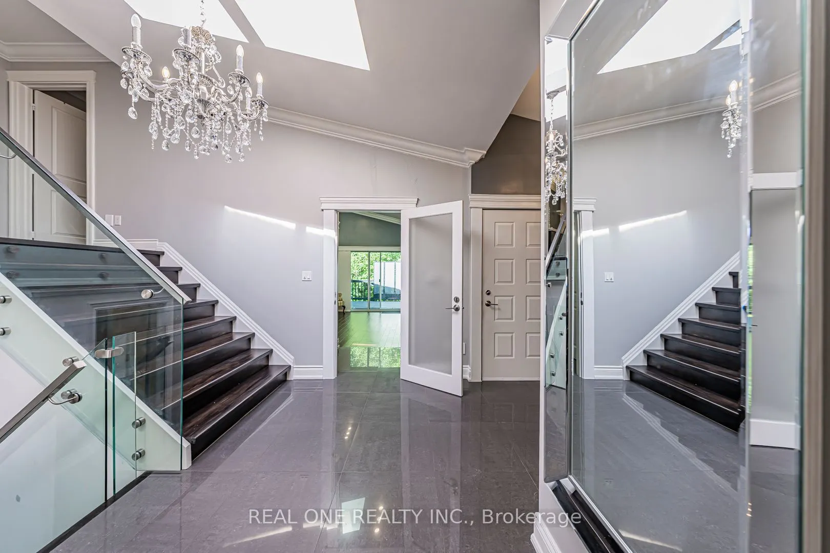 1 Manorpark Court S