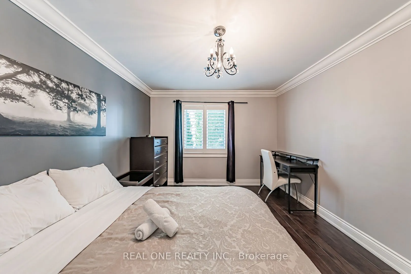 1 Manorpark Court S