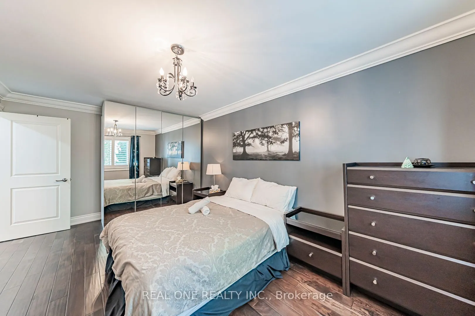 1 Manorpark Court S