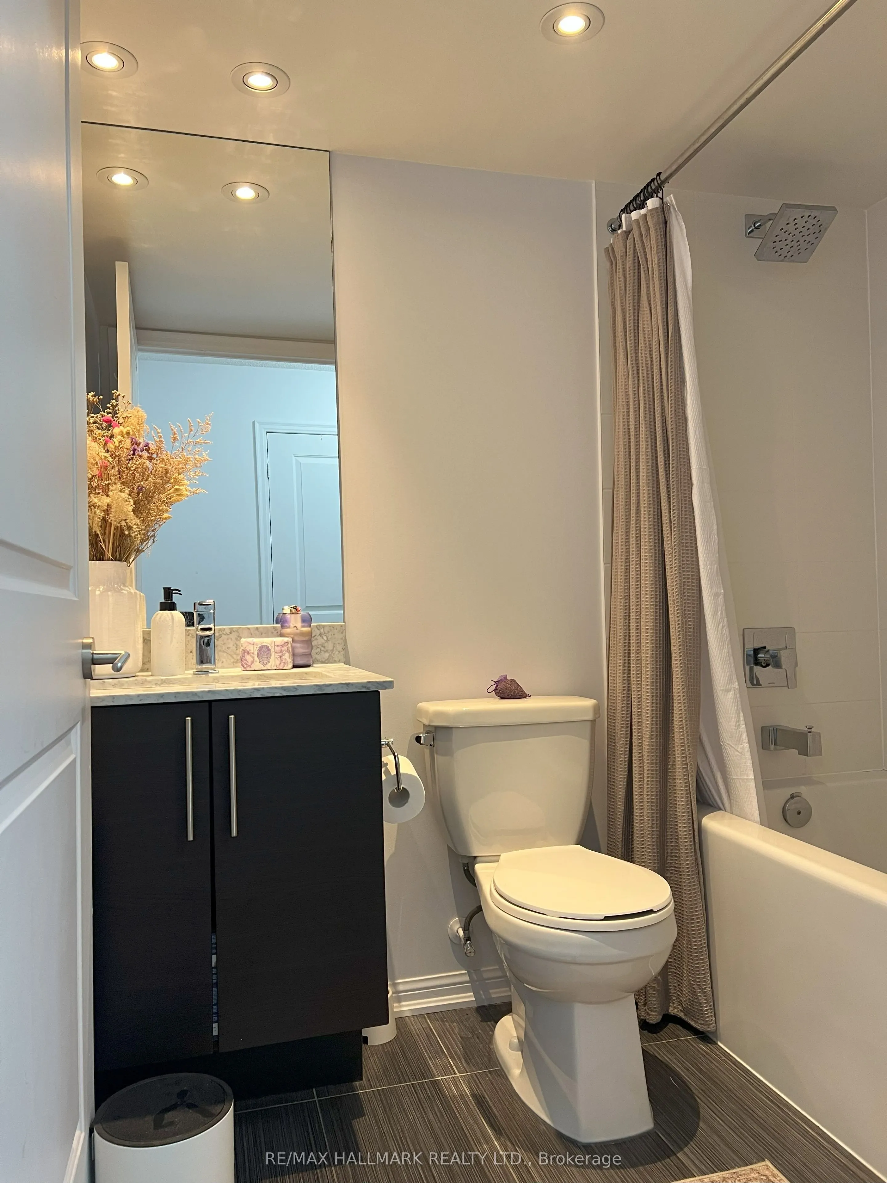 38 Grand Magazine Street, #1232