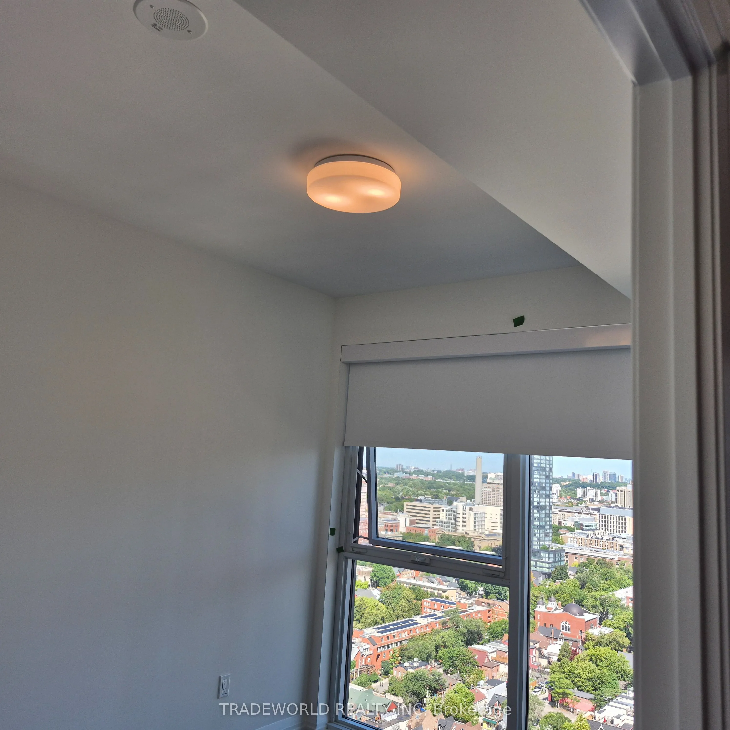 280 Dundas Street W, #2712