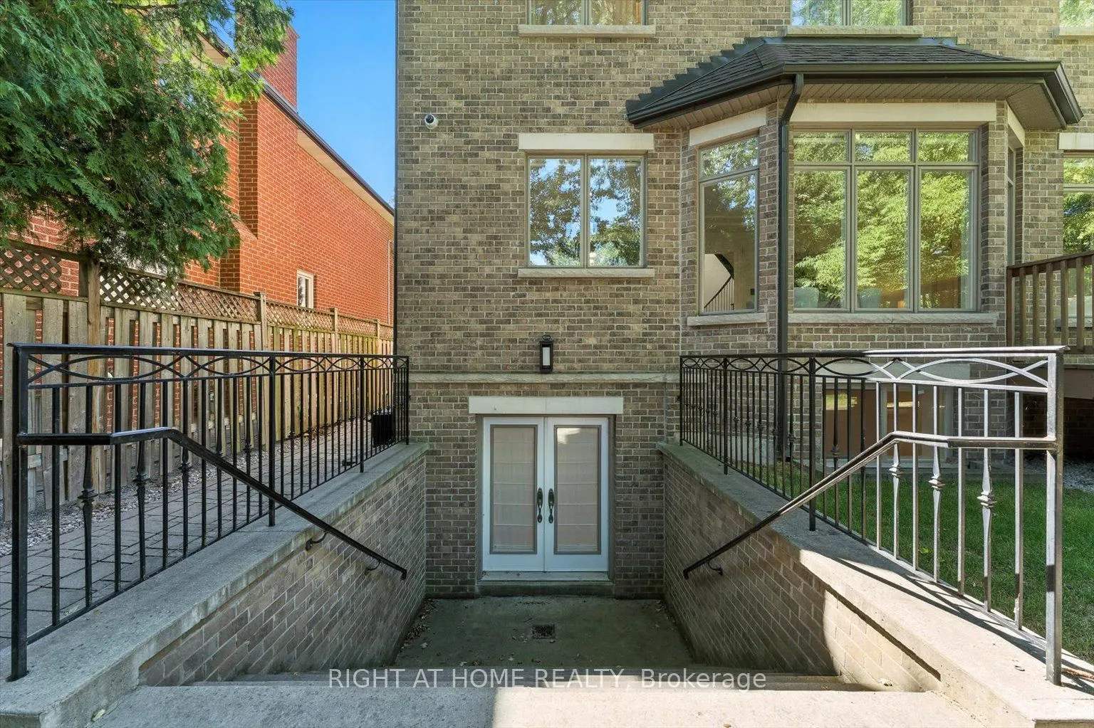 392 Princess Avenue