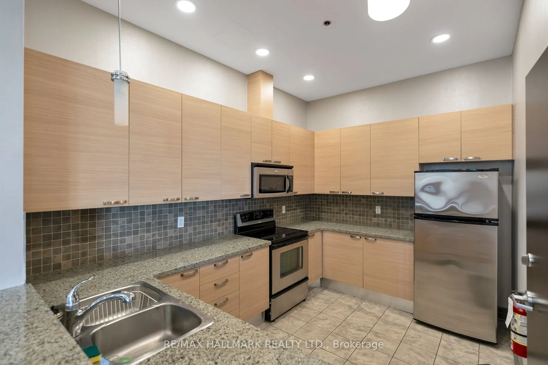 1 Avondale Avenue, #902
