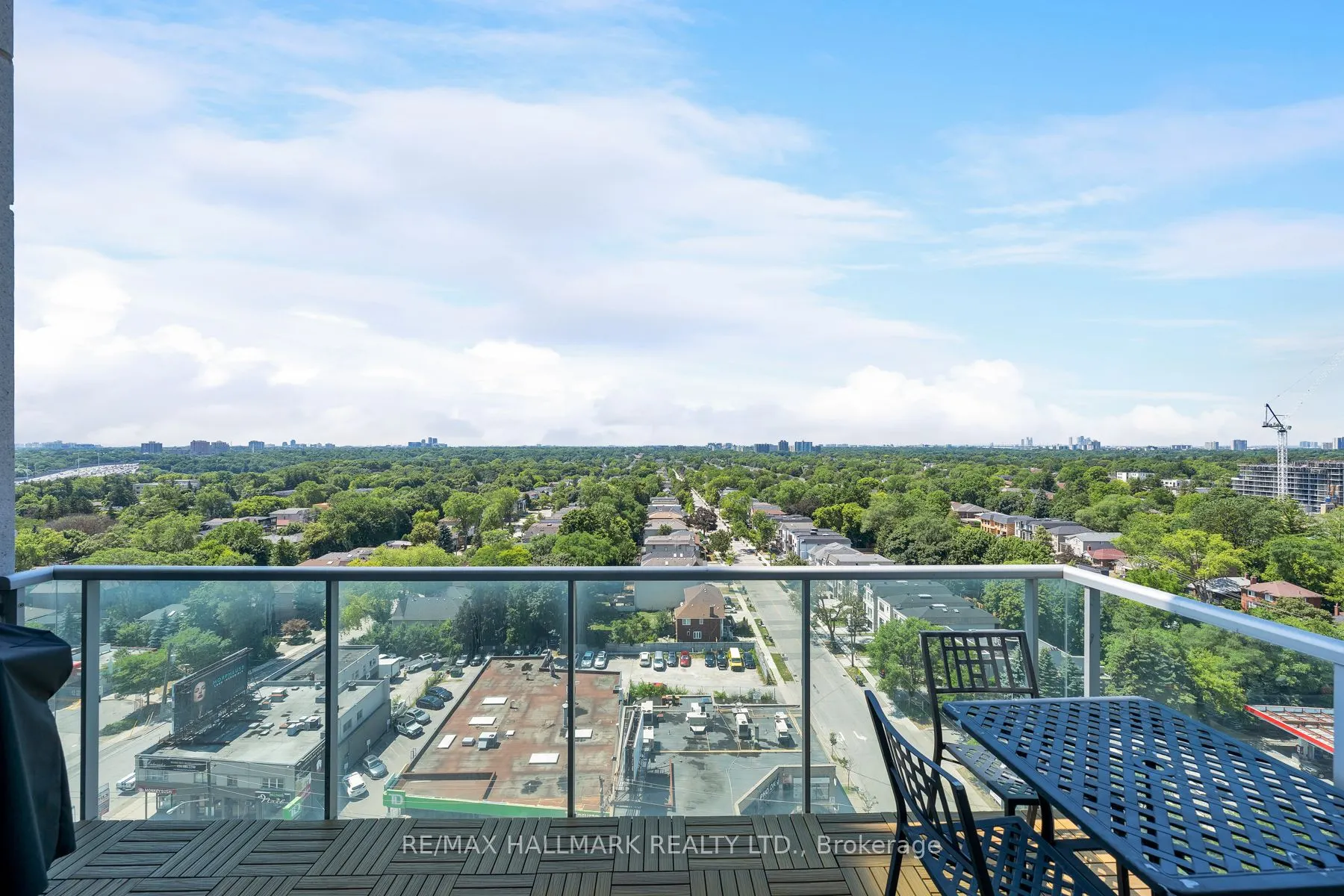 1 Avondale Avenue, #902
