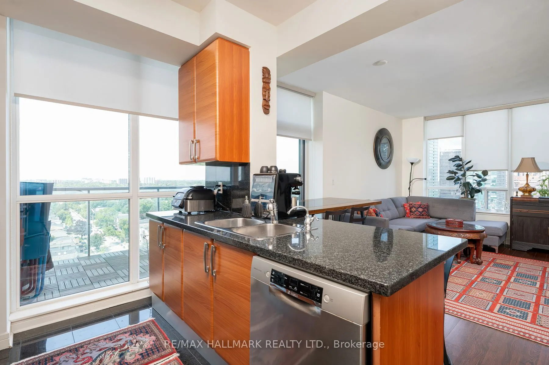 1 Avondale Avenue, #902