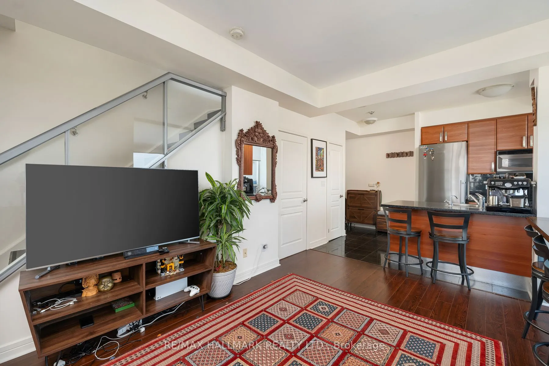 1 Avondale Avenue, #902