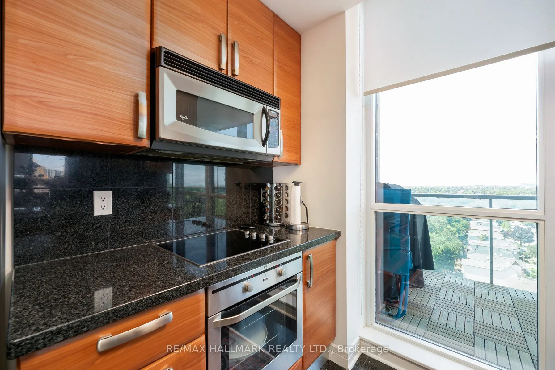 1 Avondale Avenue, #902