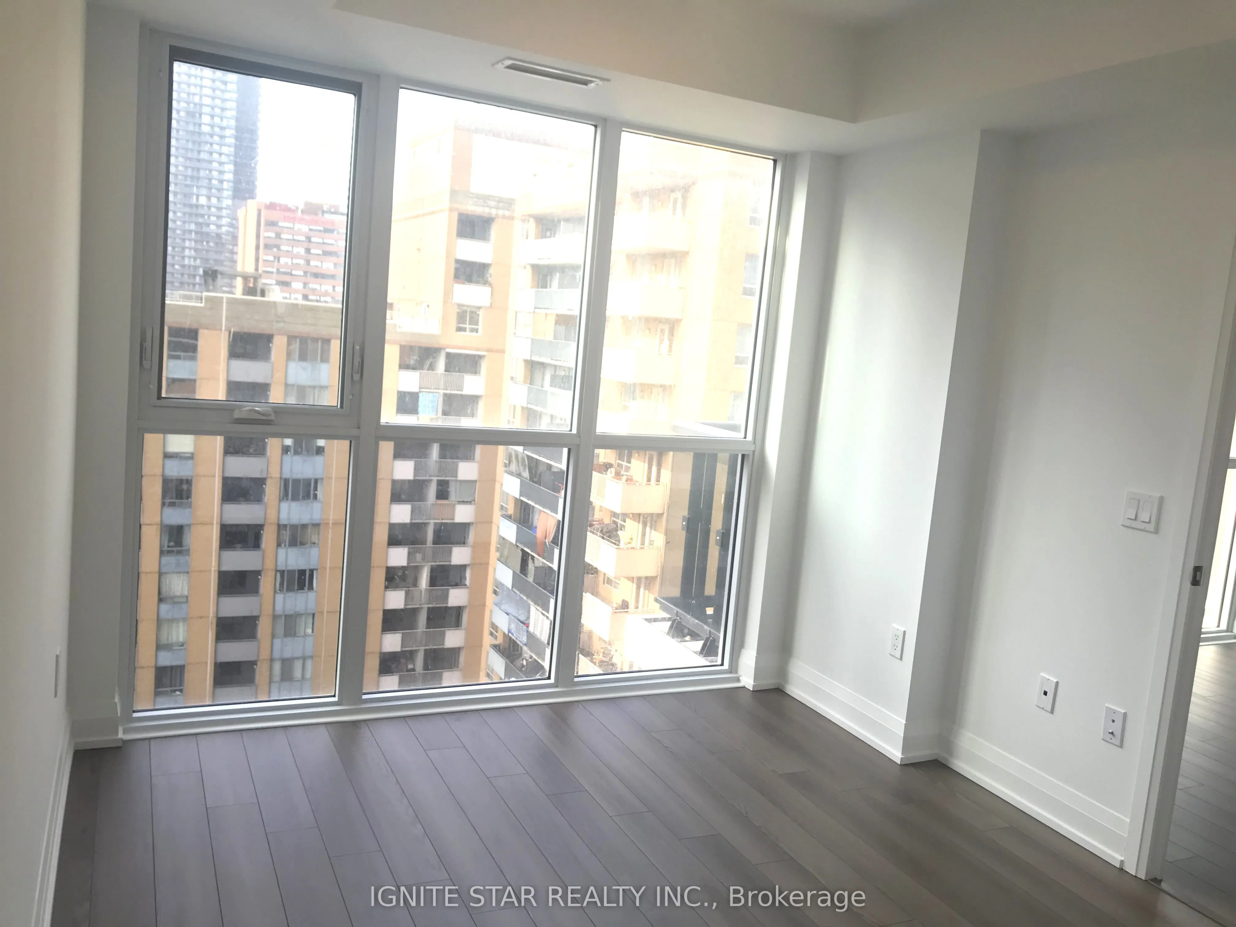 77 mutual Street, #1006