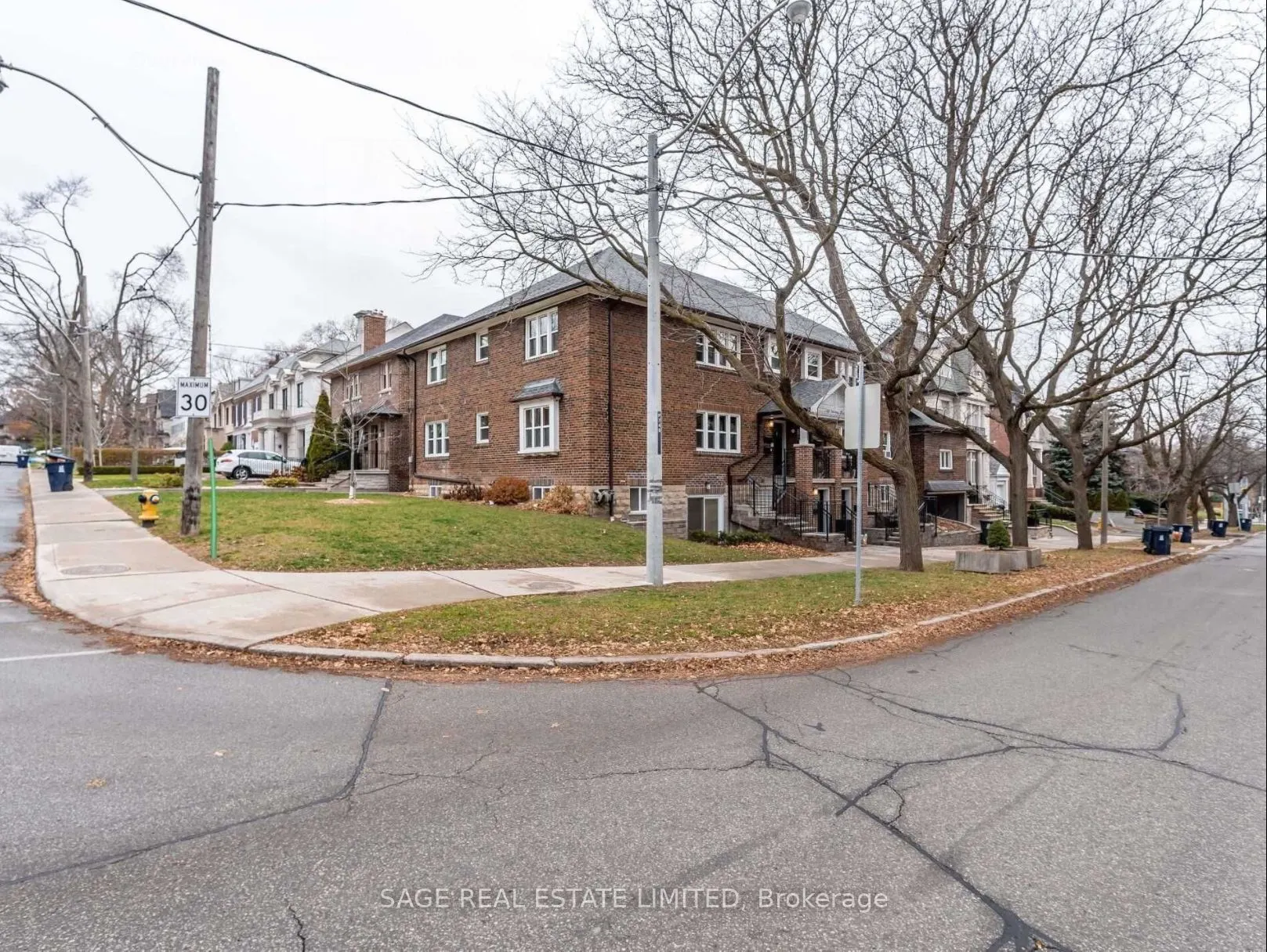 740 Avenue Road N, #Main