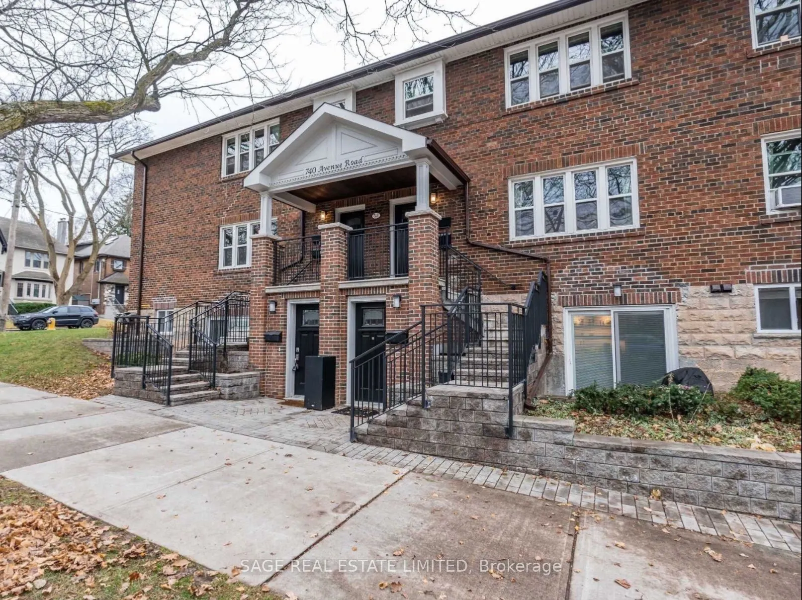740 Avenue Road N, #Main