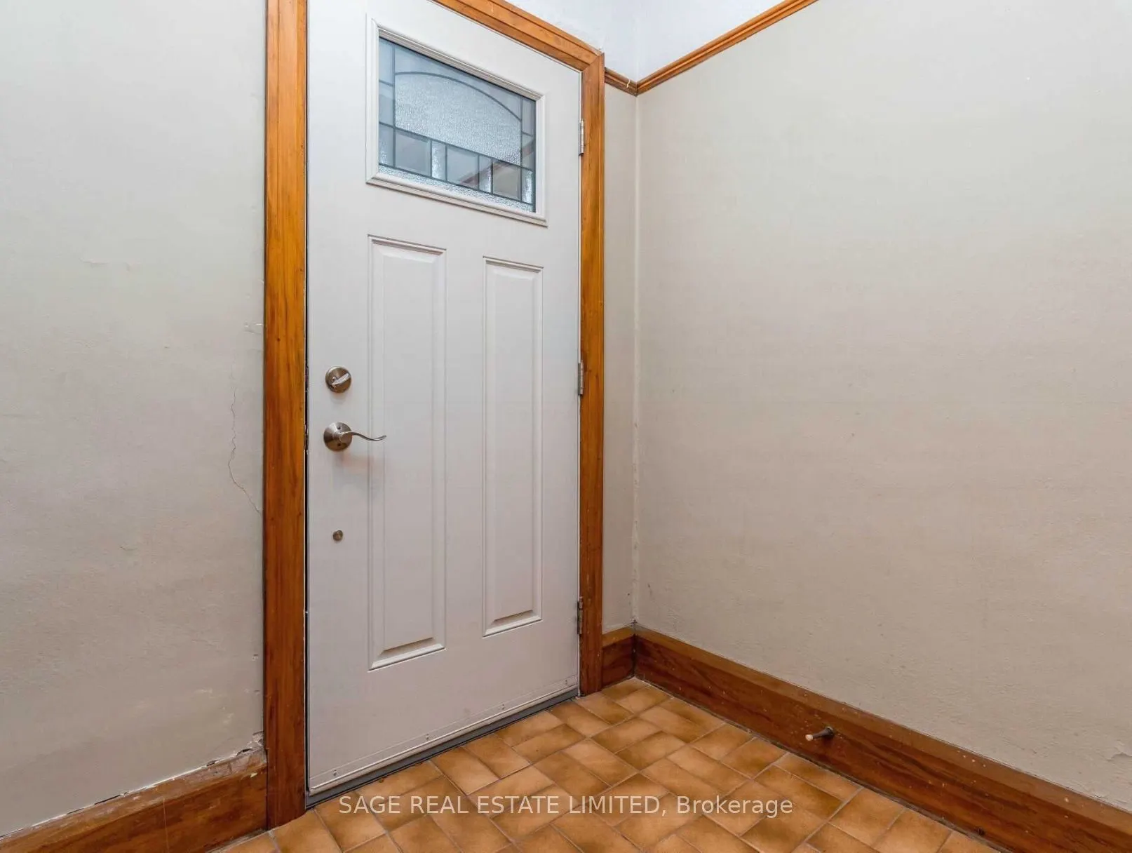 740 Avenue Road N, #Main