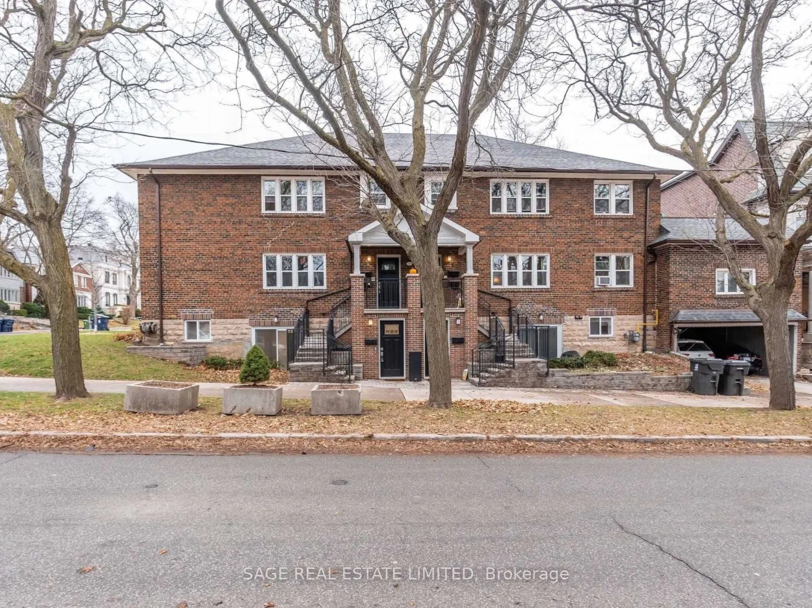 740 Avenue Road N, #Main