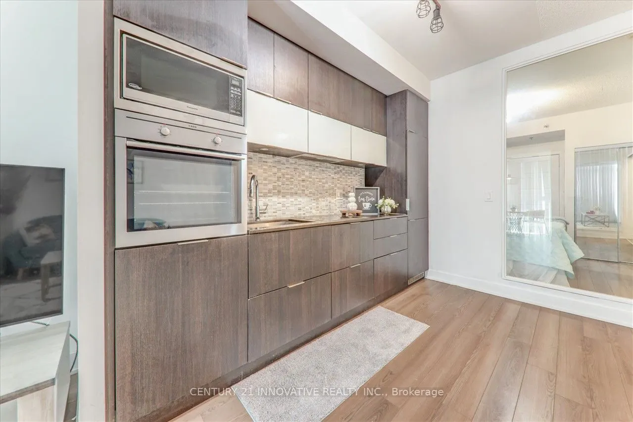 318 Richmond Street W, #1711