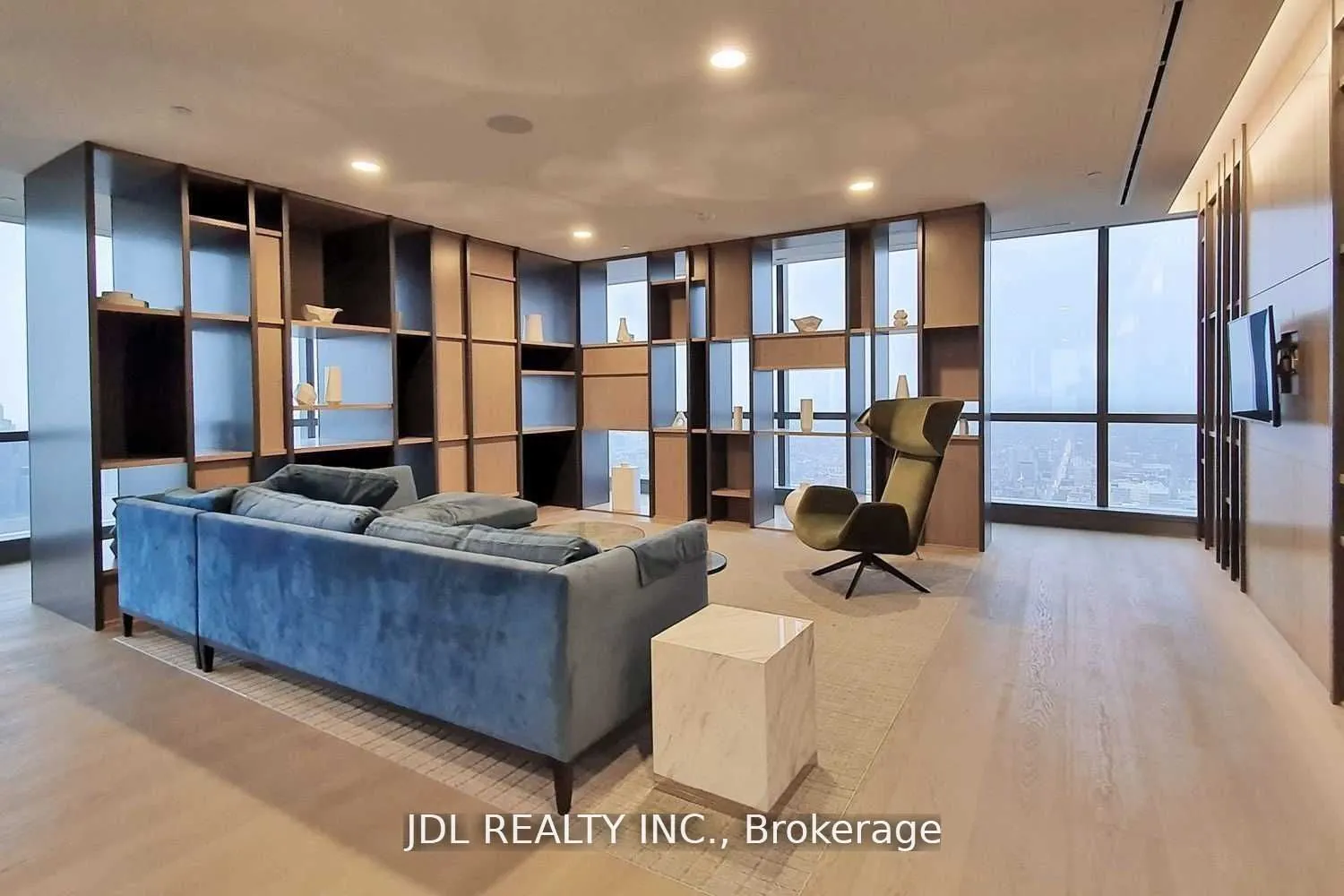 7 Grenville Street, #4111