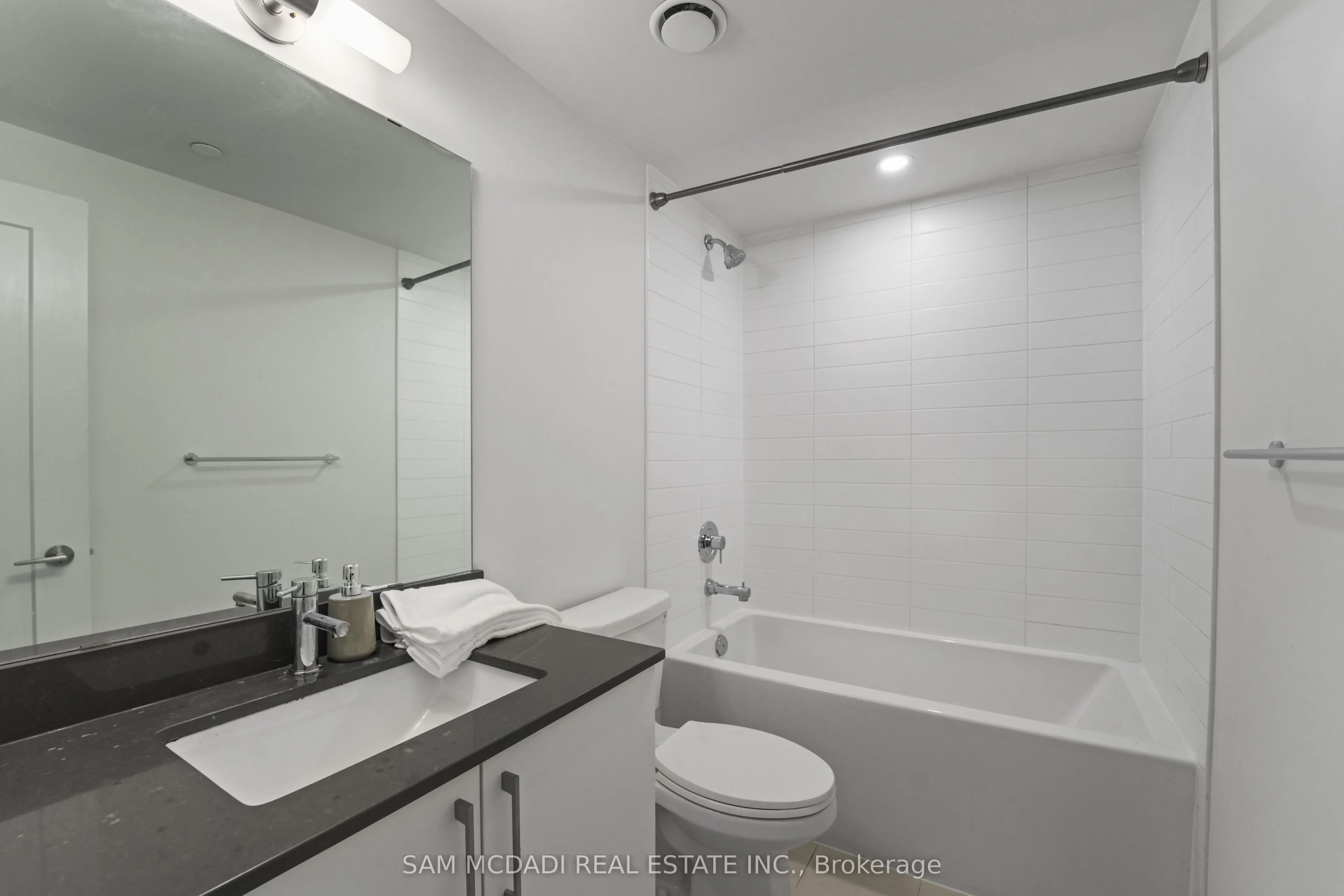576 Front Street W, #702