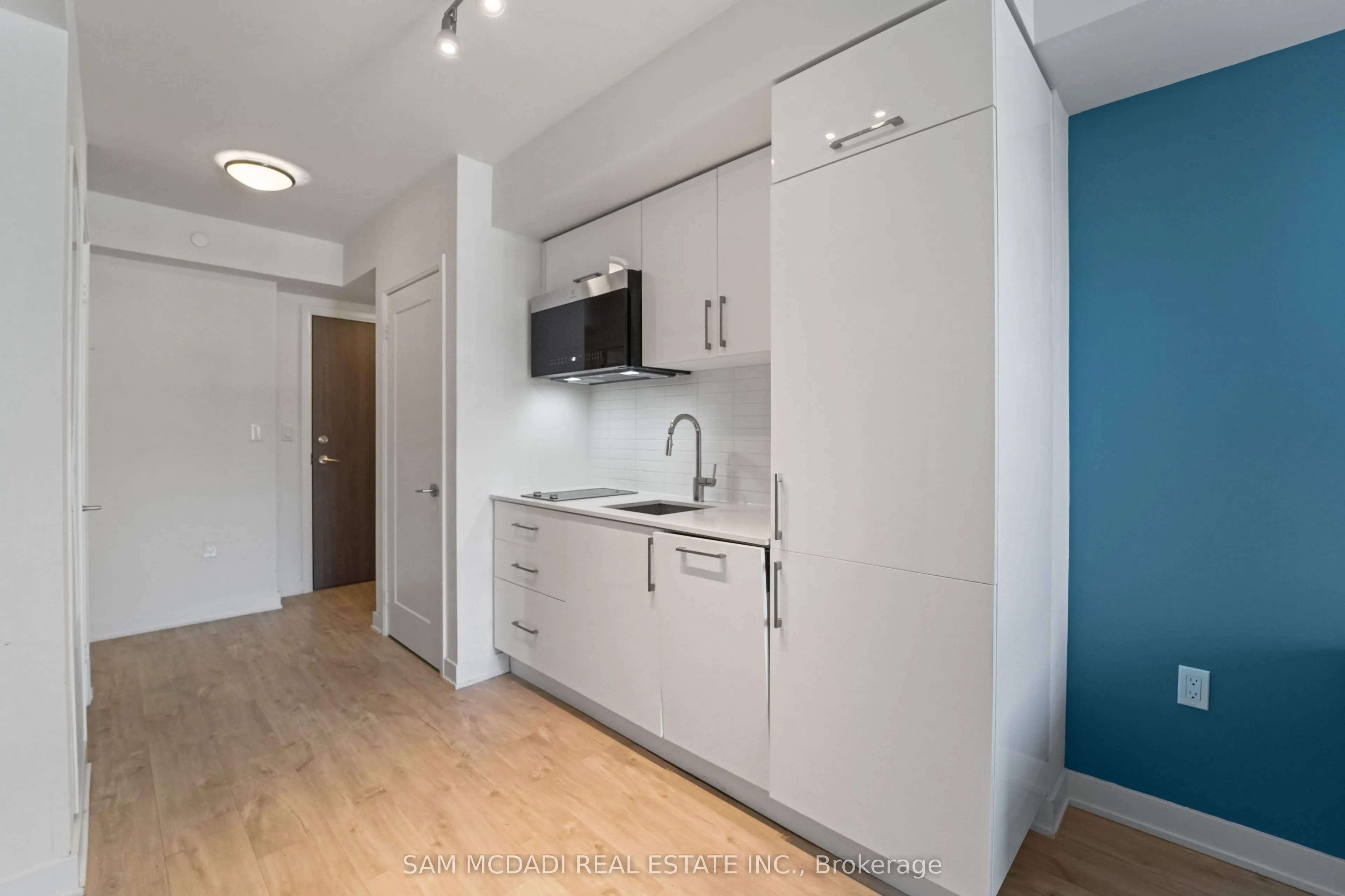 576 Front Street W, #702