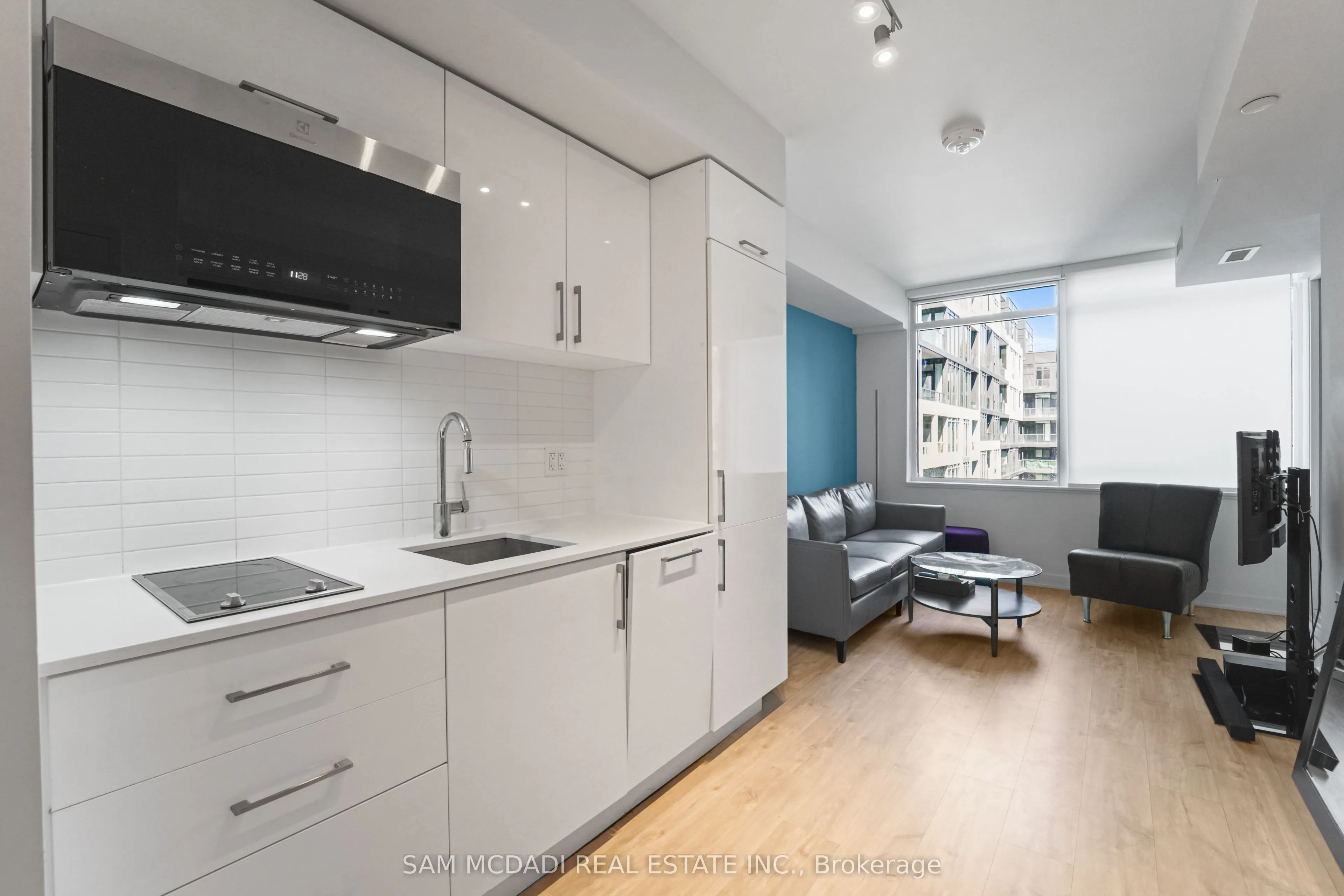 576 Front Street W, #702