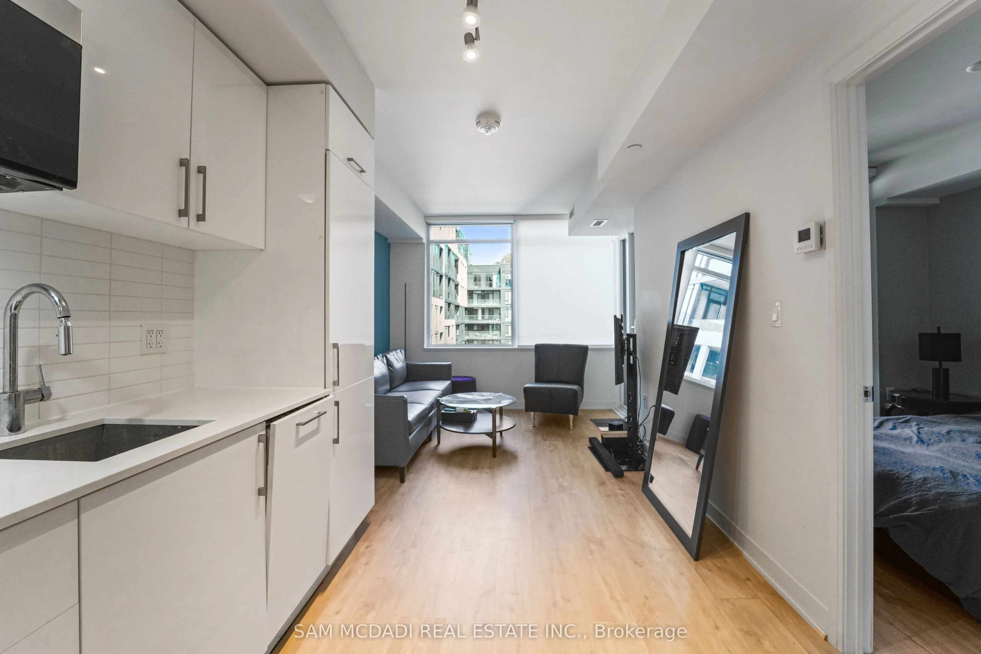 576 Front Street W, #702