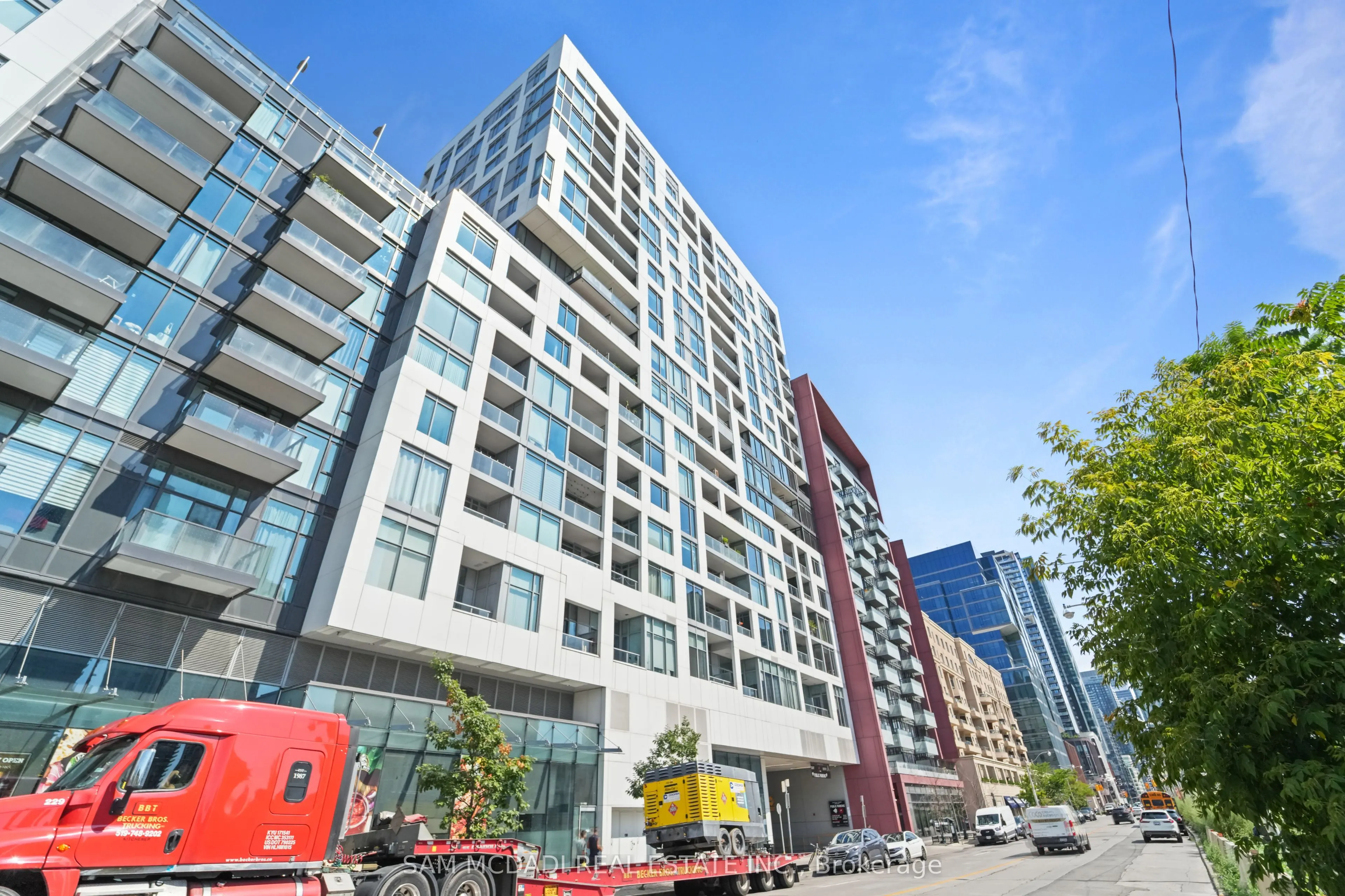576 Front Street W, #702