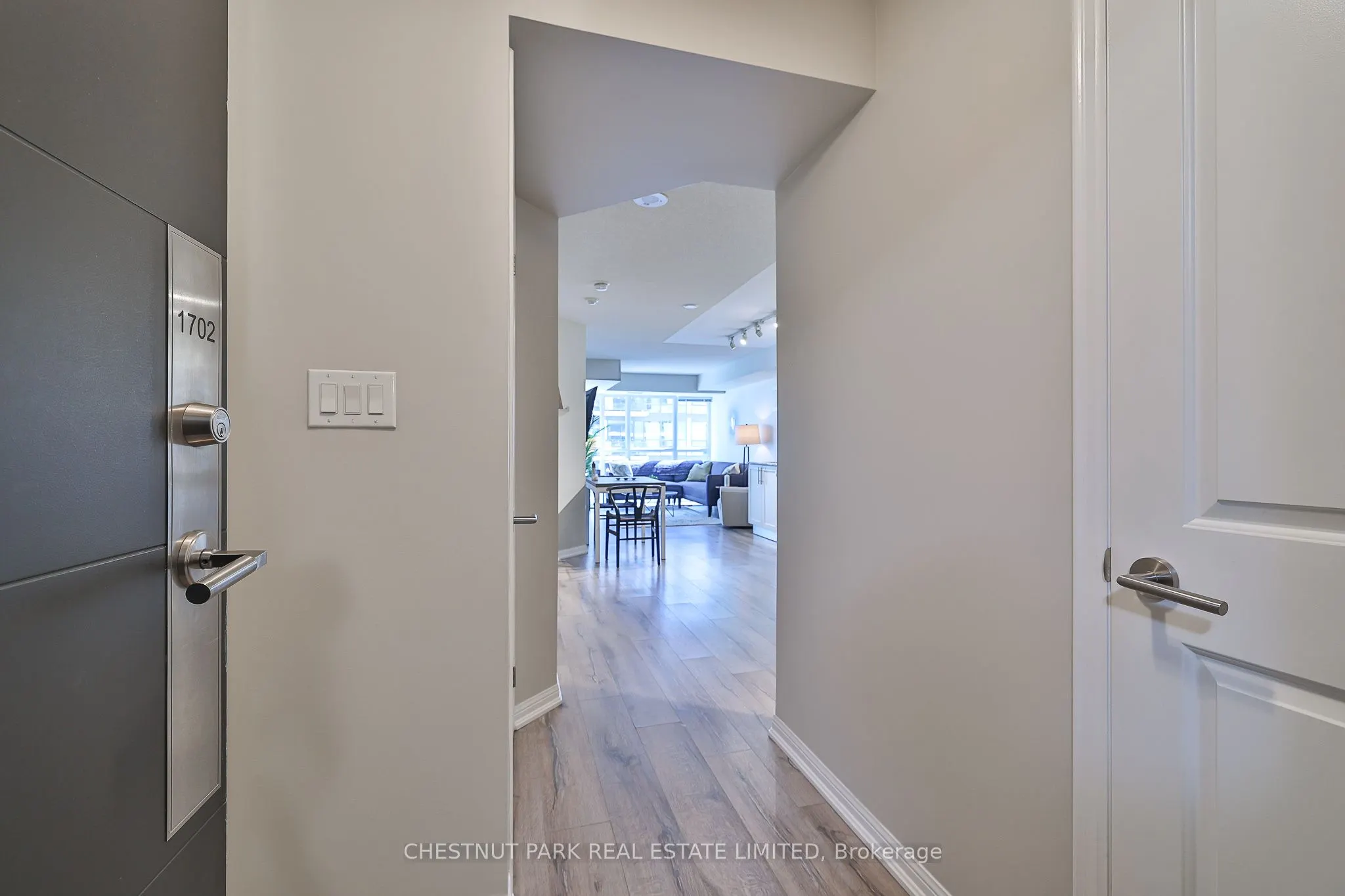 400 Adelaide Street E, #1702