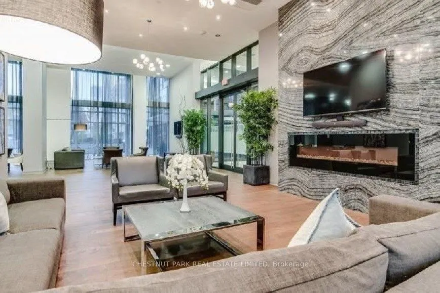 400 Adelaide Street E, #1702
