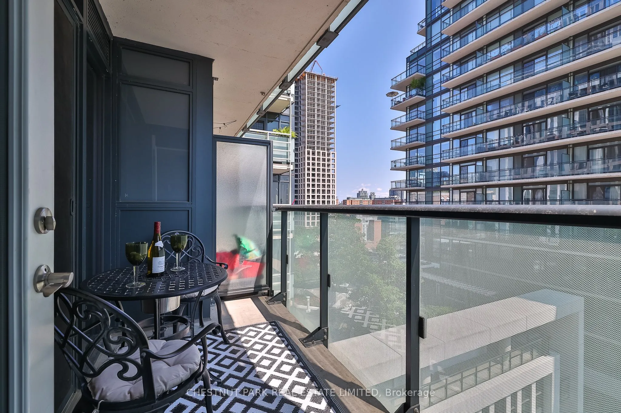 400 Adelaide Street E, #1702