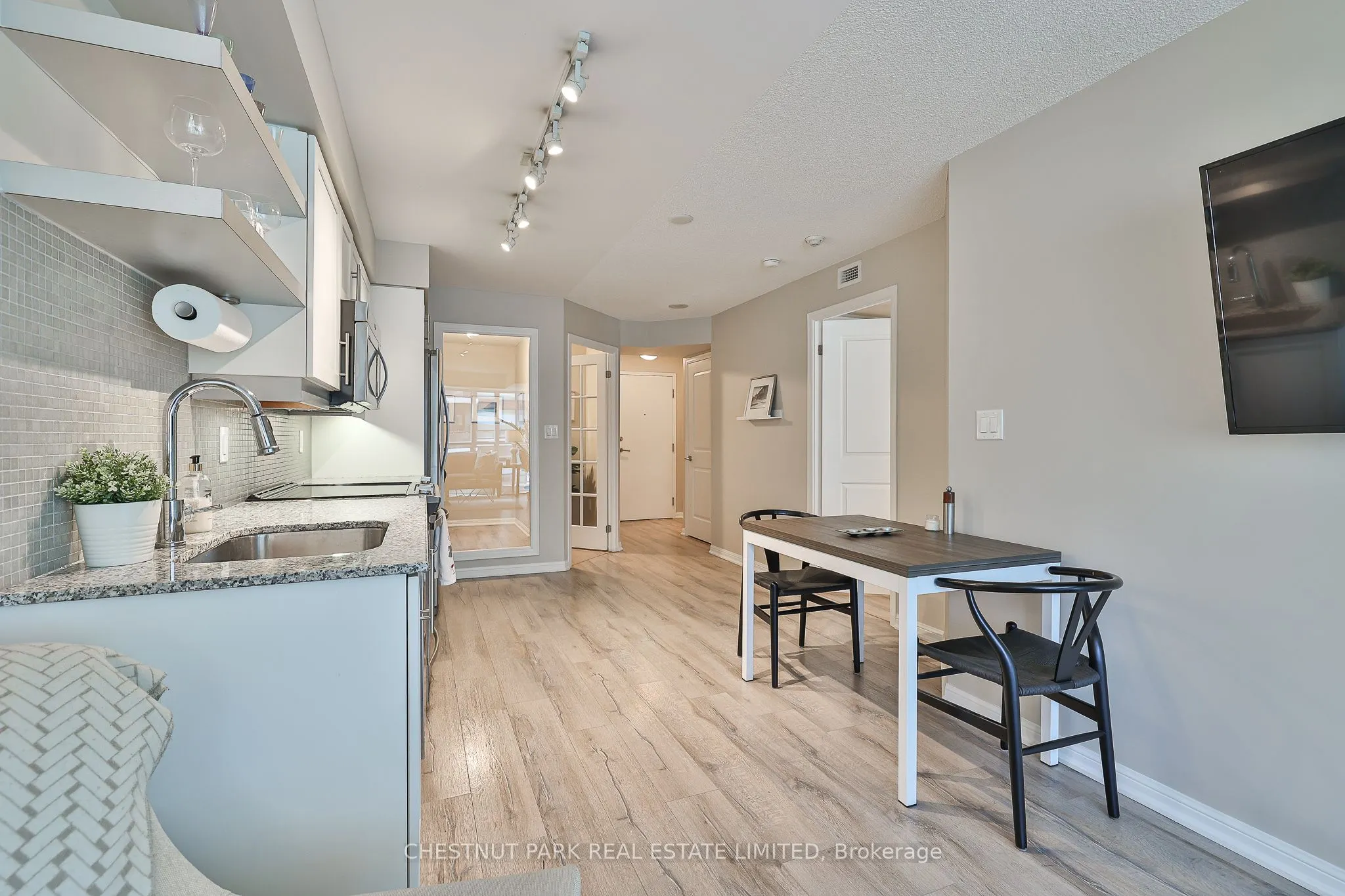 400 Adelaide Street E, #1702