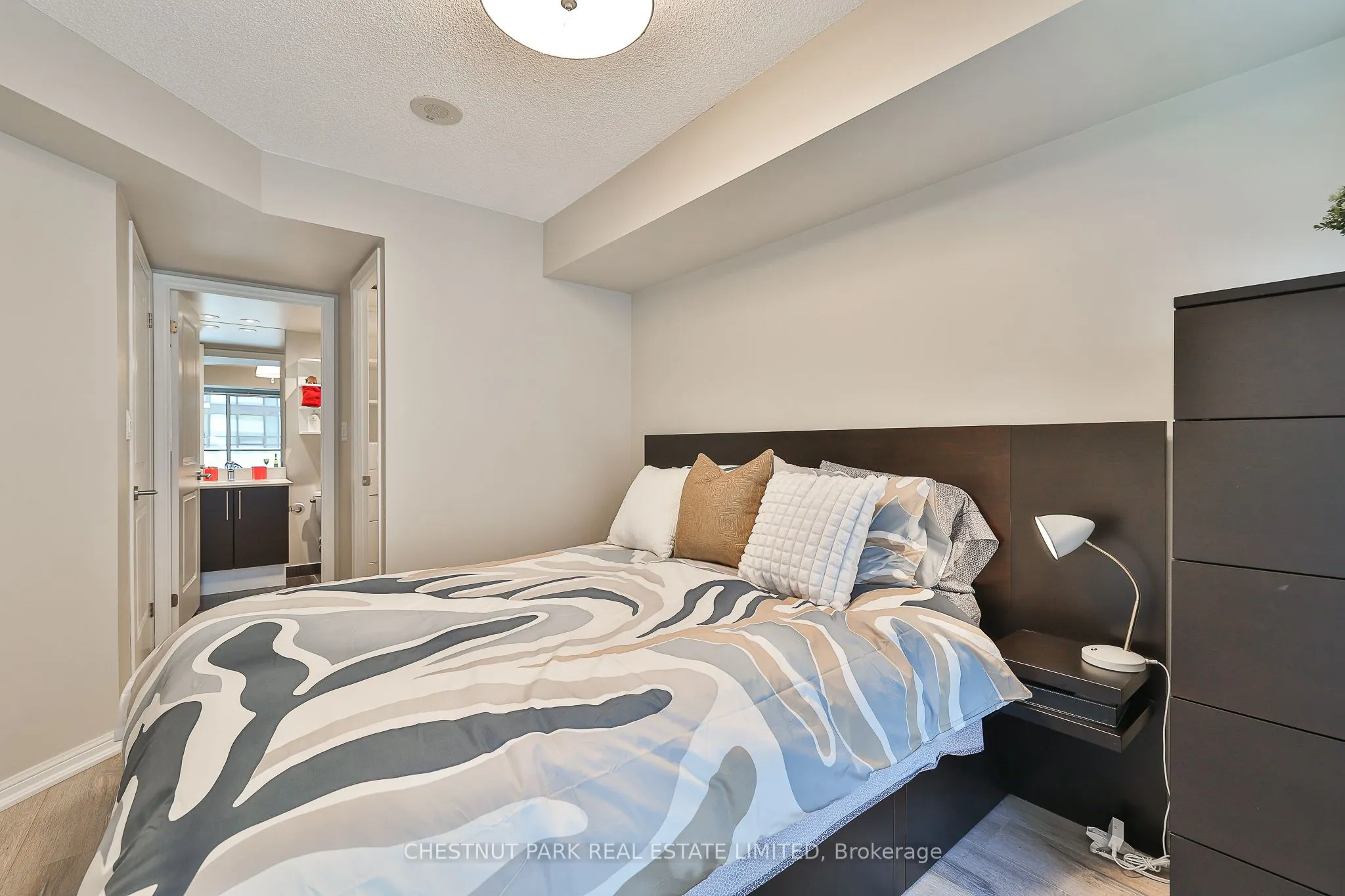 400 Adelaide Street E, #1702