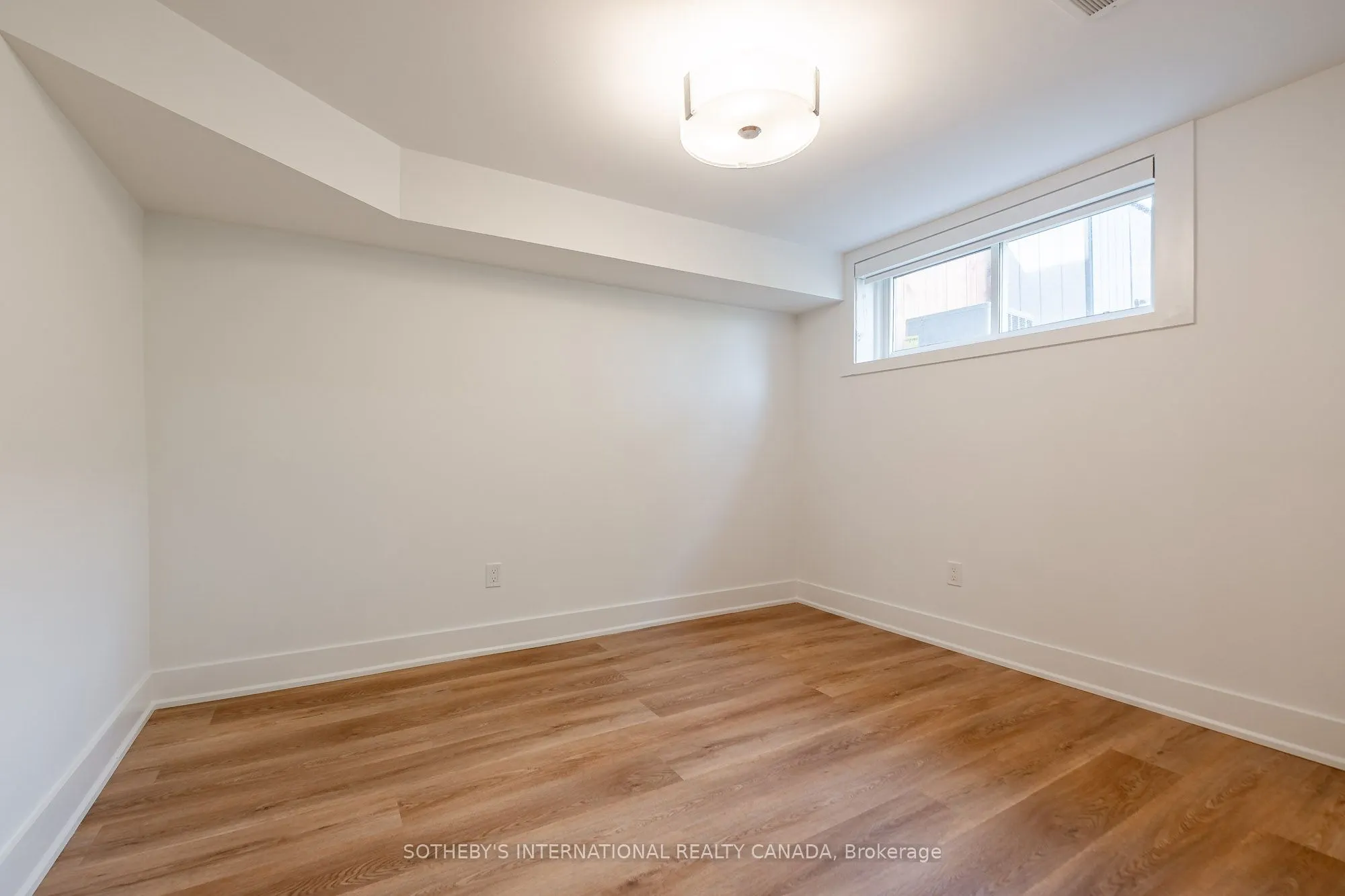 105 Baltray Crescent