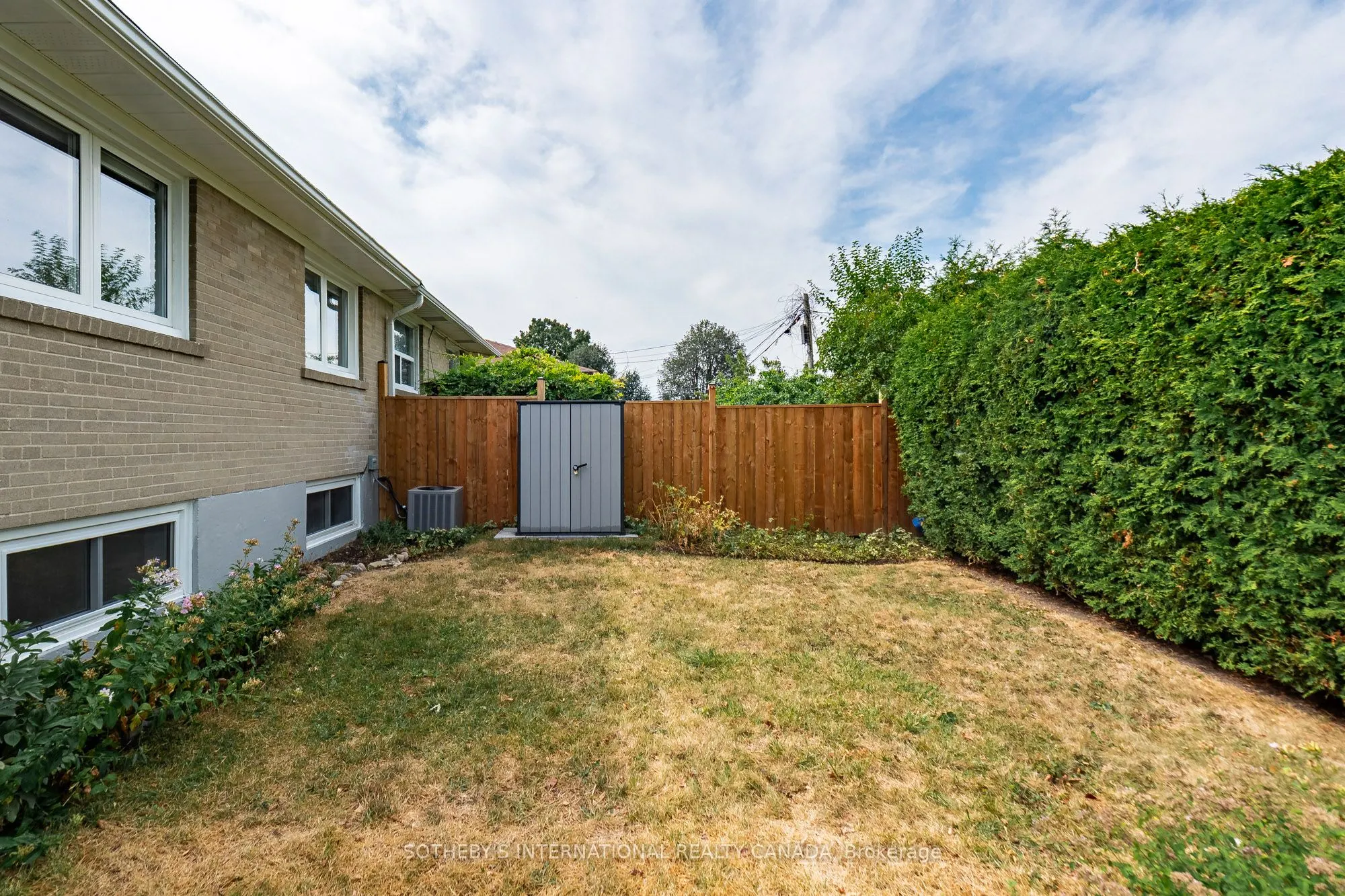 105 Baltray Crescent